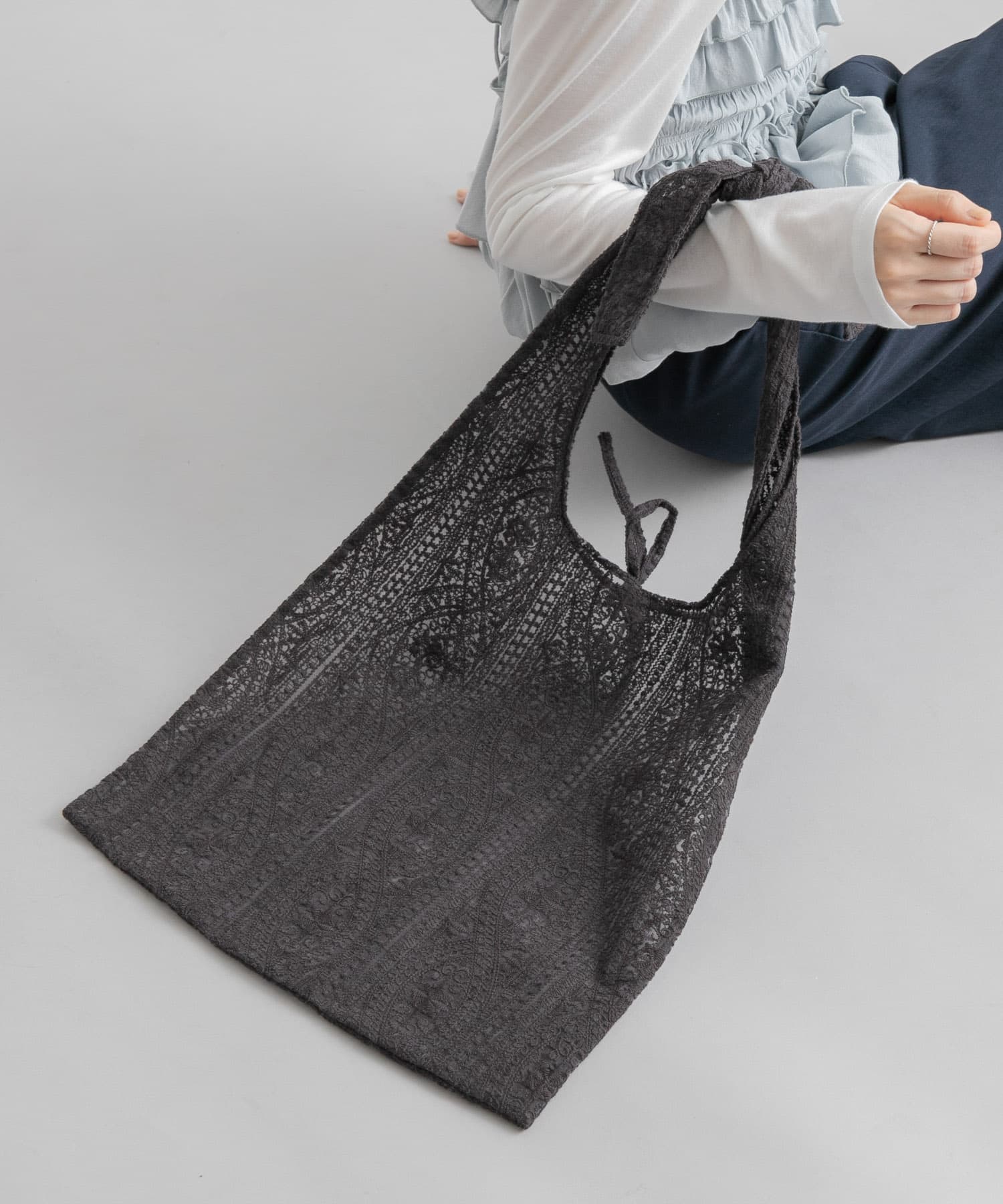 シアーエンブロイダリーBAG CHARCOAL one