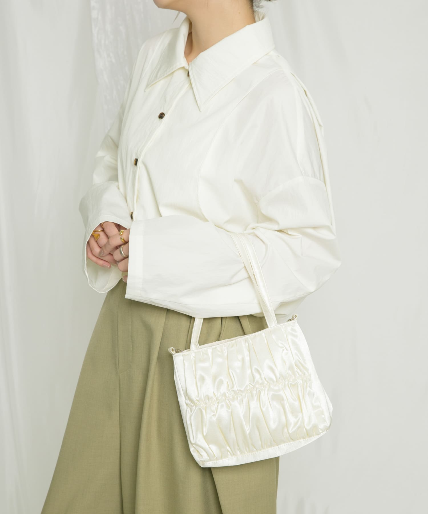 サテンギャザーハンドBAG IVORY one