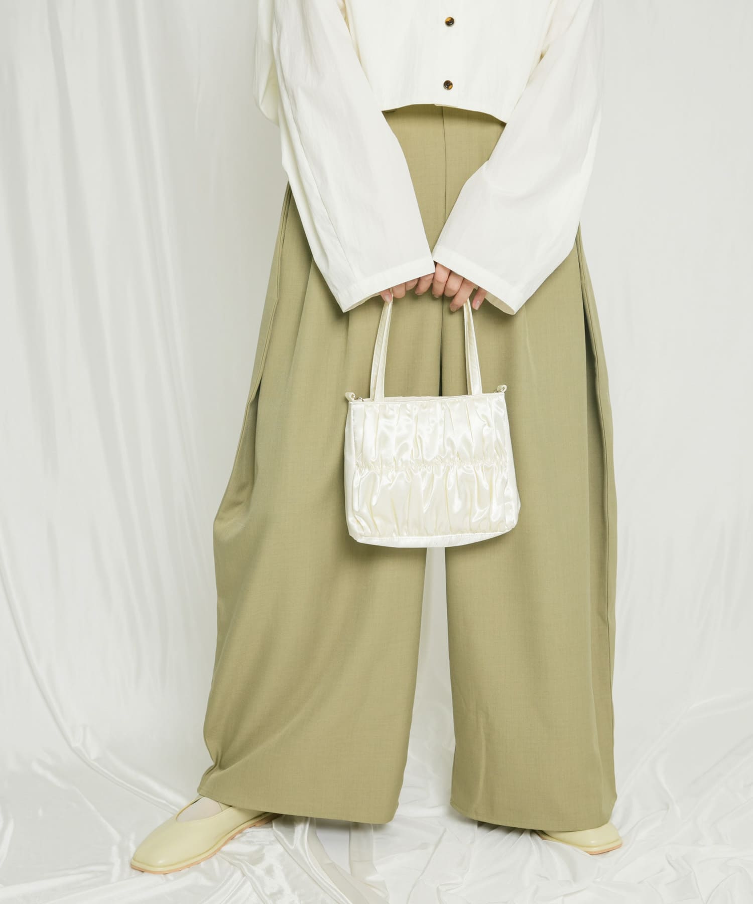 サテンギャザーハンドBAG IVORY one