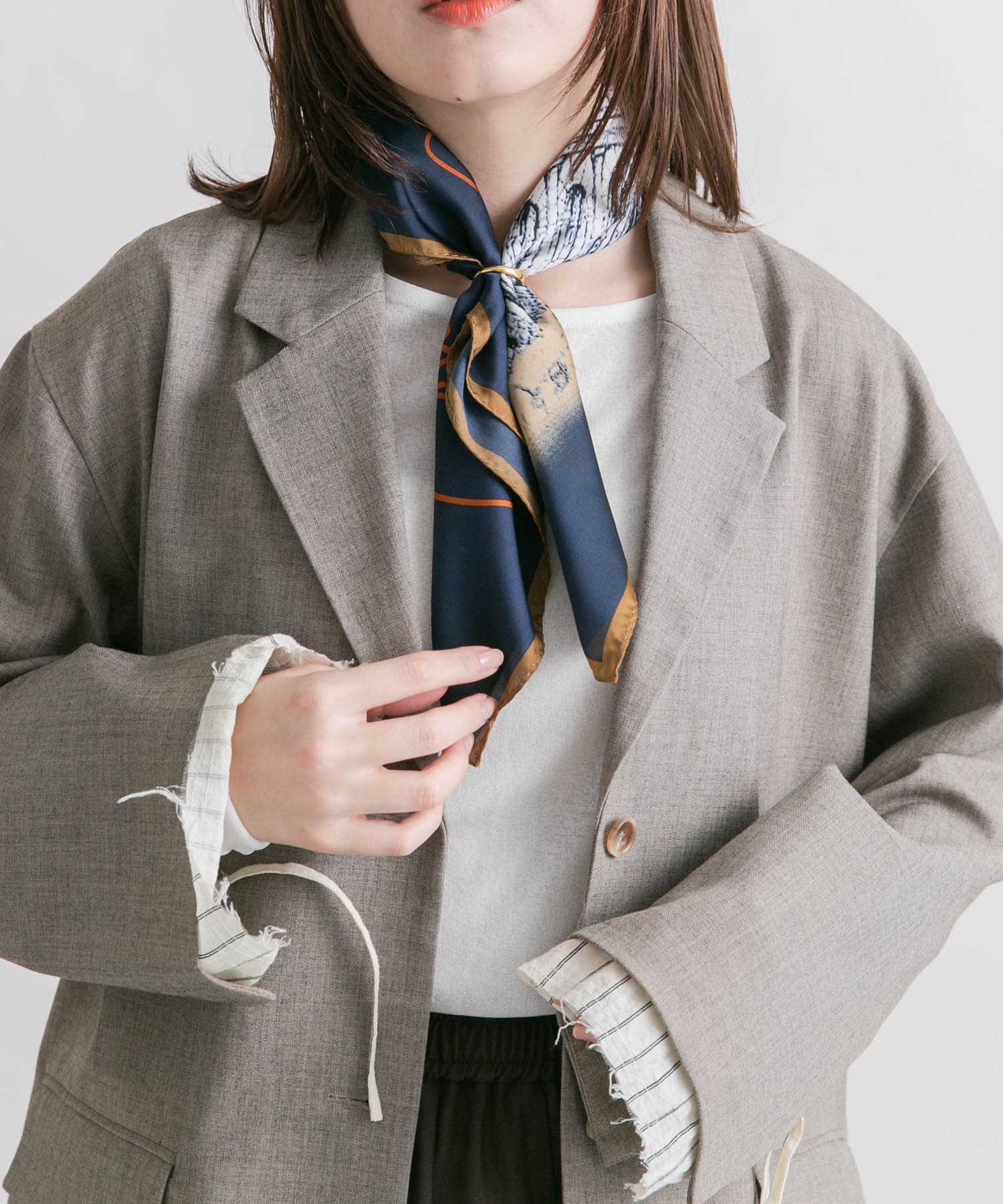 コロッセオスカーフ NAVY one