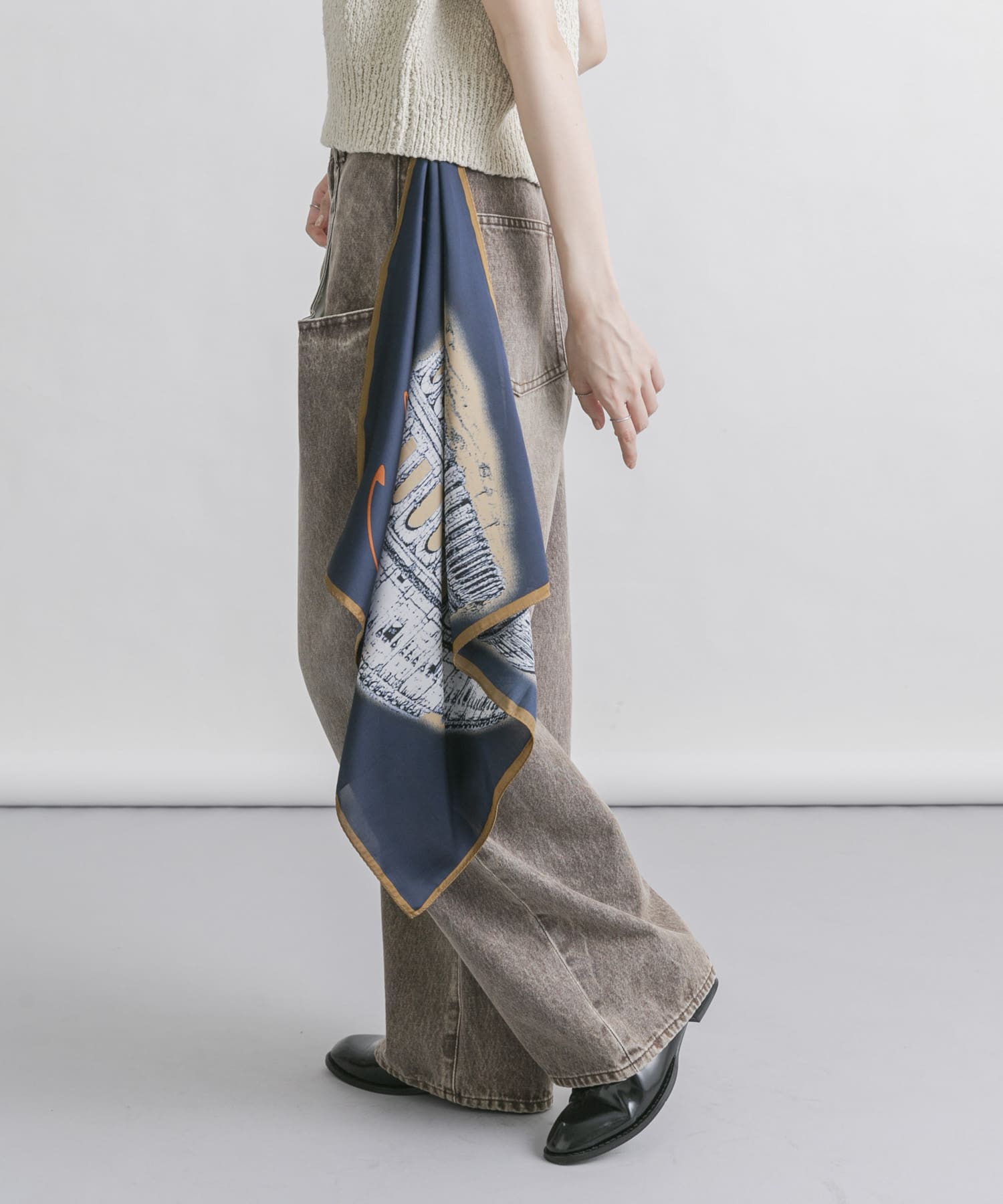 コロッセオスカーフ NAVY one