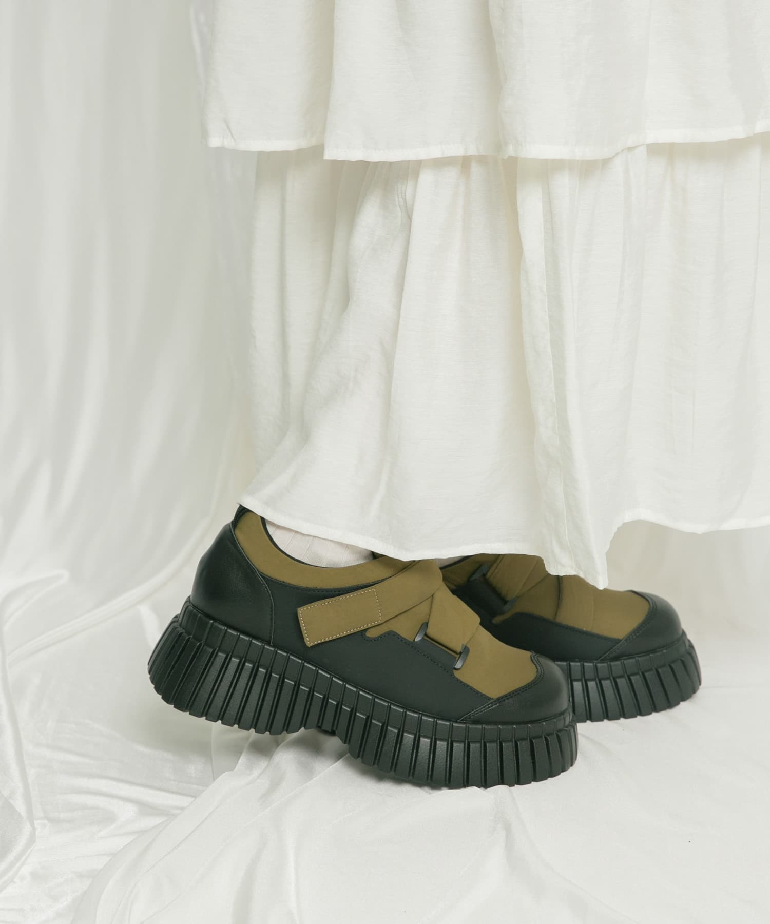 チャンキーソールパファースニーカー KHAKI 36