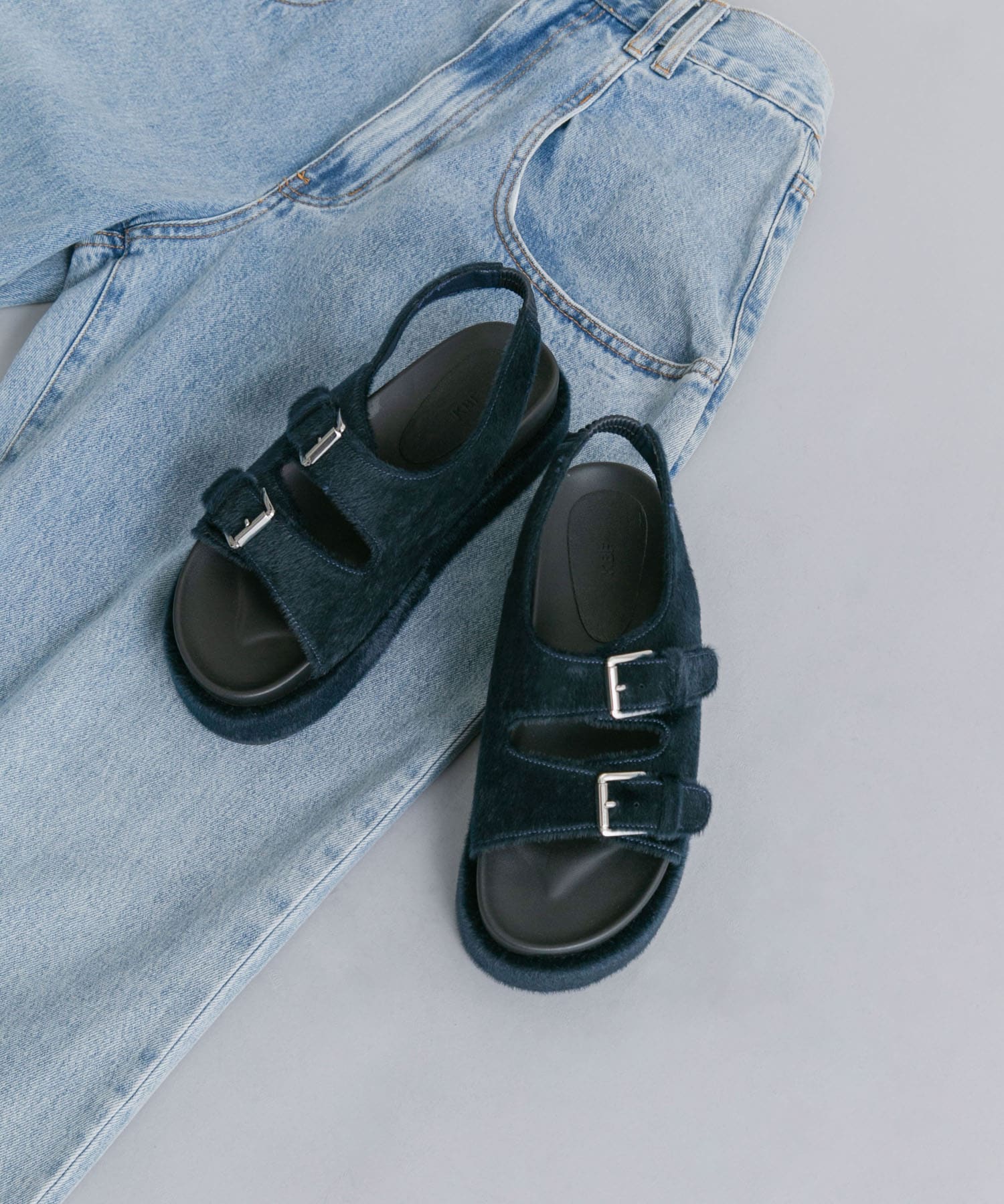 プラットフォームファーサンダル