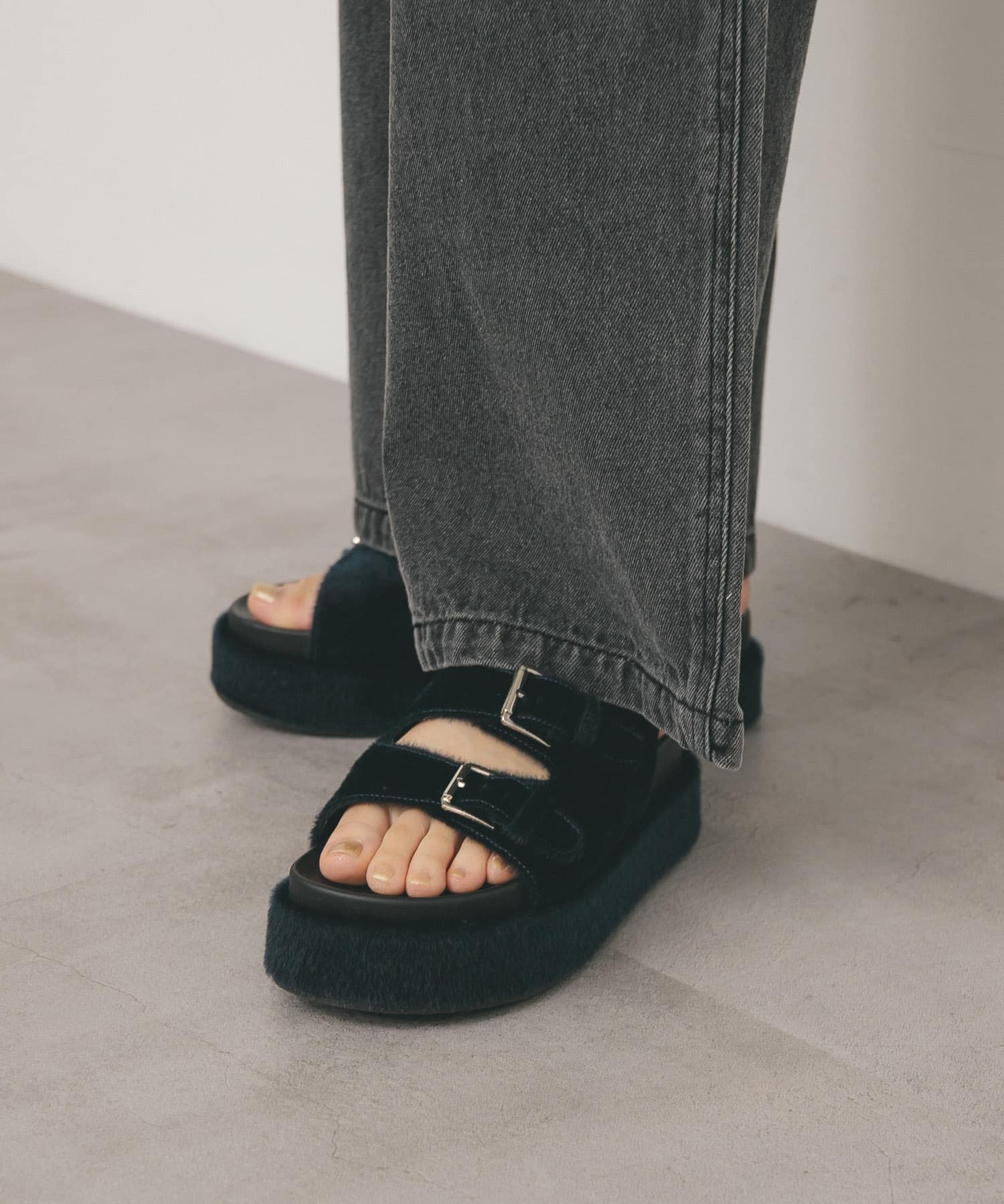 プラットフォームファーサンダル NAVY 37