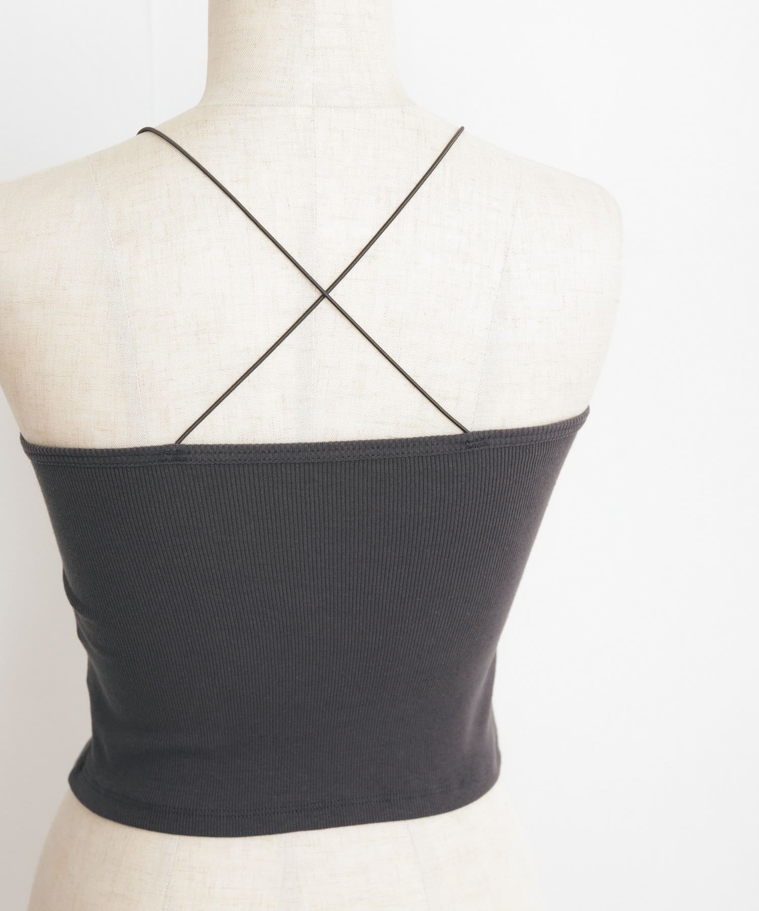 カップ付きクロップドキャミソール CHARCOAL one