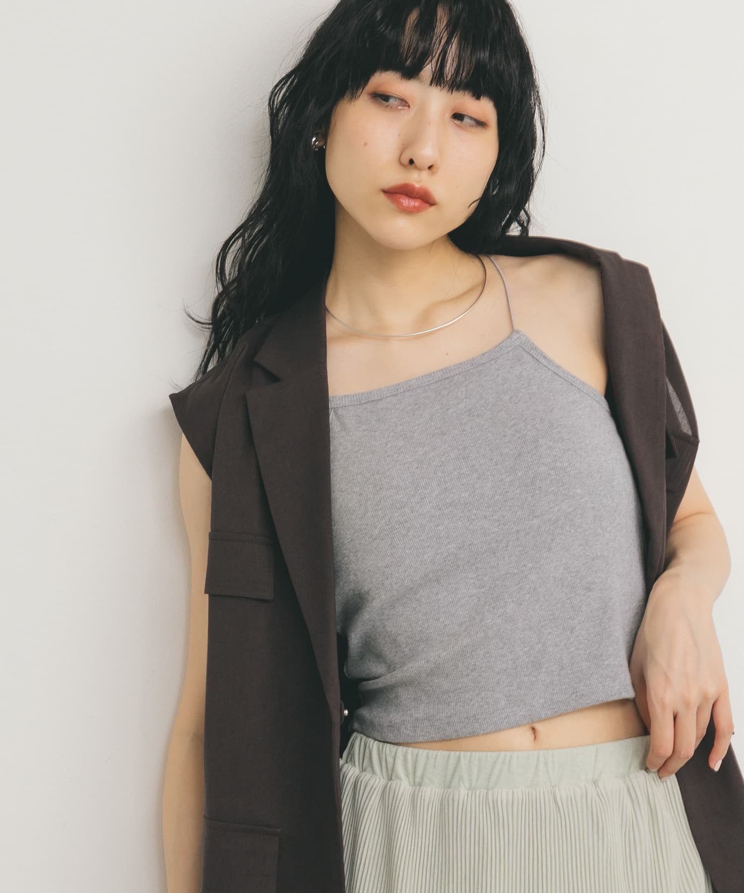 カップ付きクロップドキャミソール