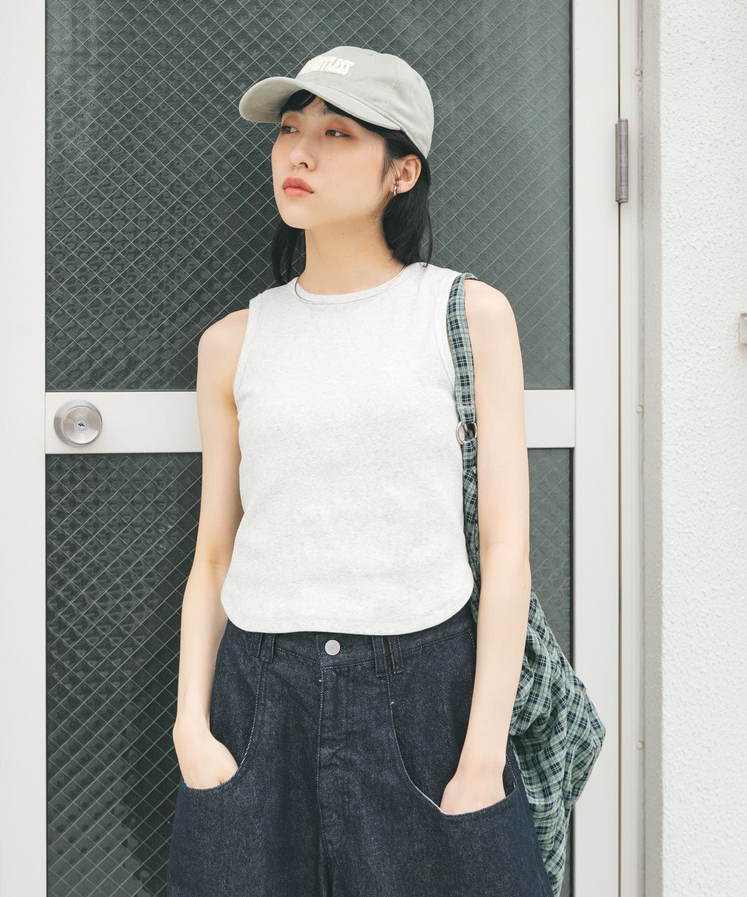 クロップドタンクトップ