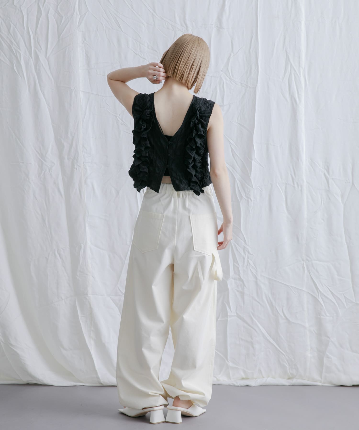 2WAYフリルノースリーブトップス(one BLACK): トップス｜URBAN
