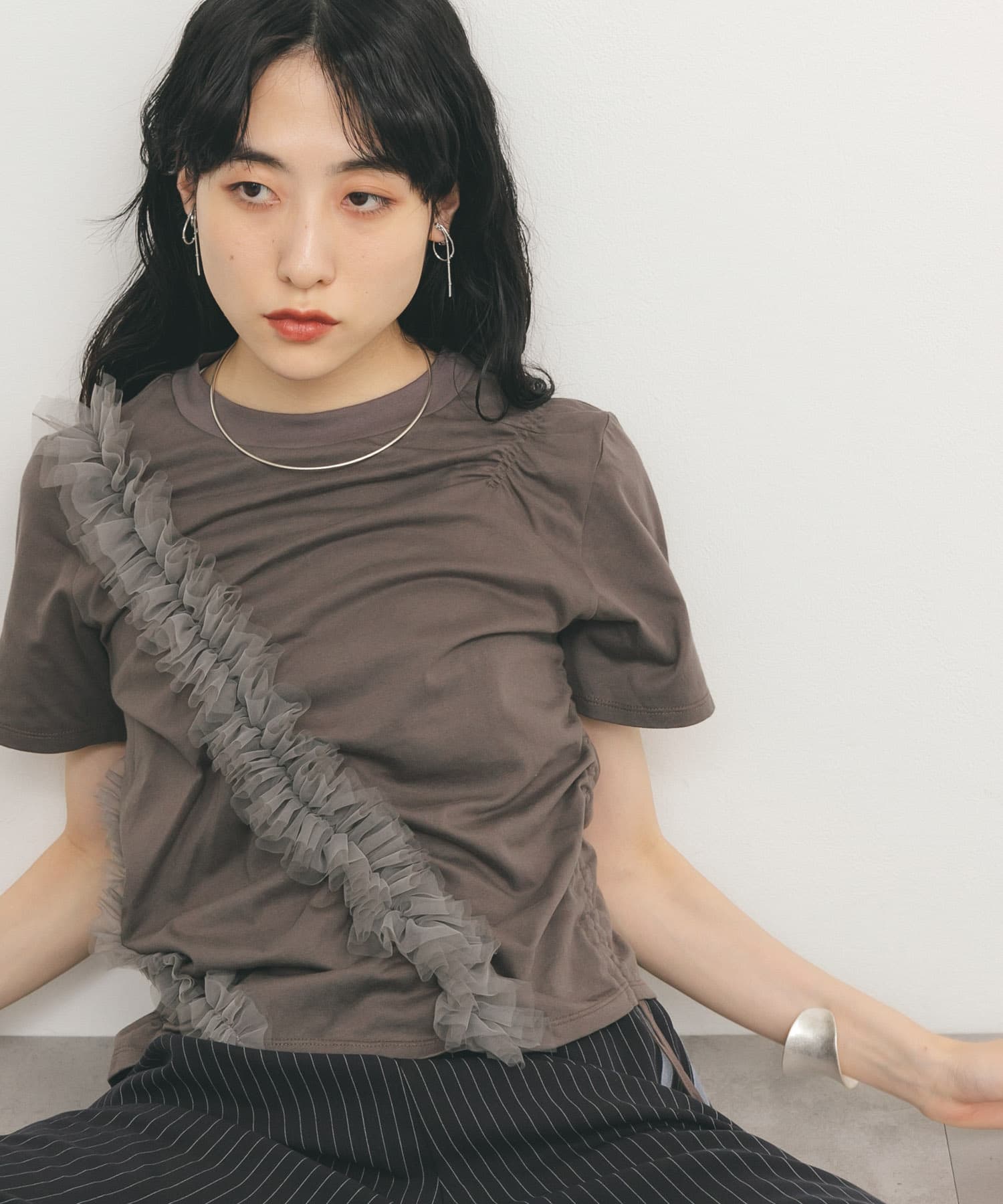 シャーリングフリルTEE