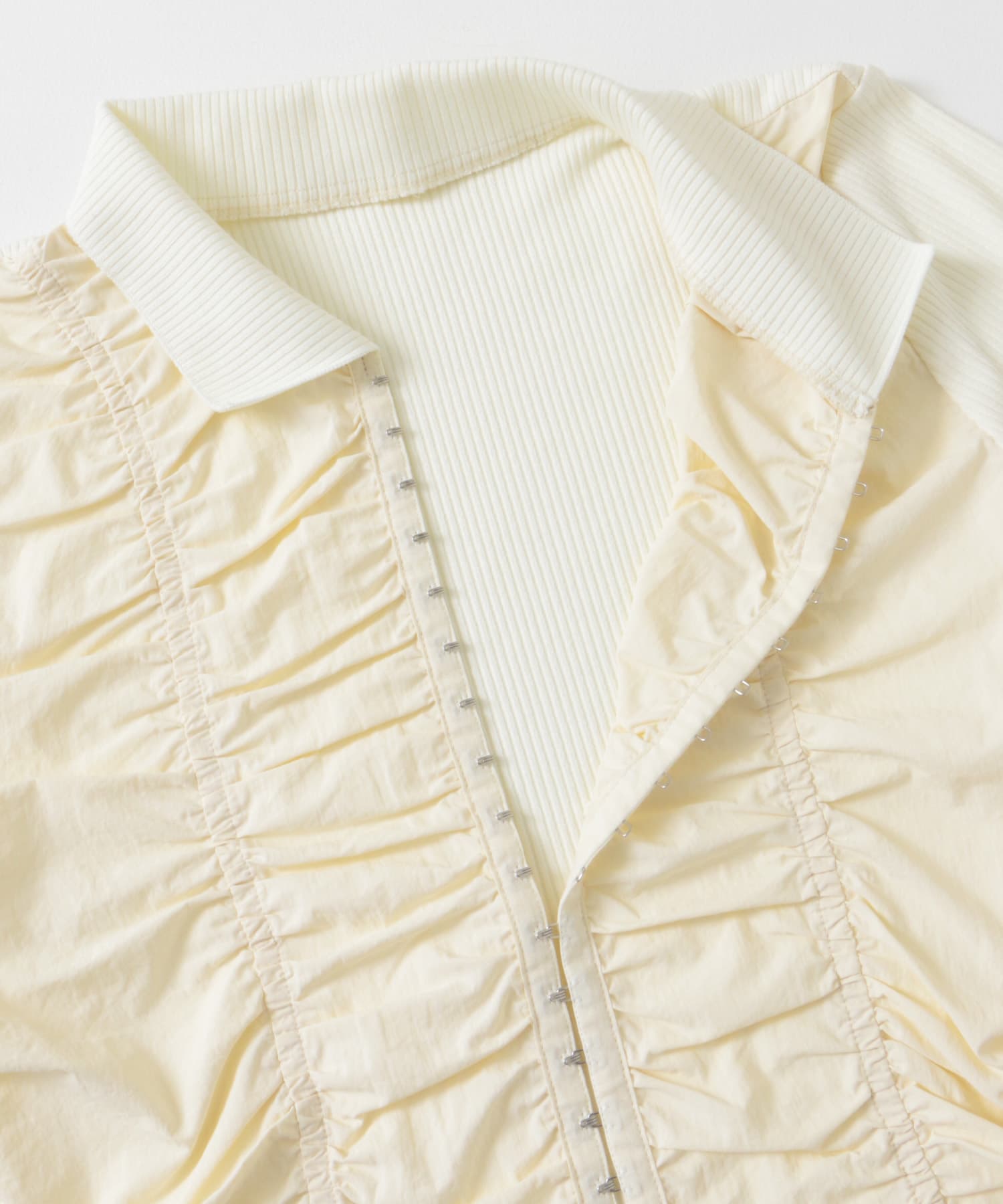 フロントホックシャーリングRIBトップス IVORY one
