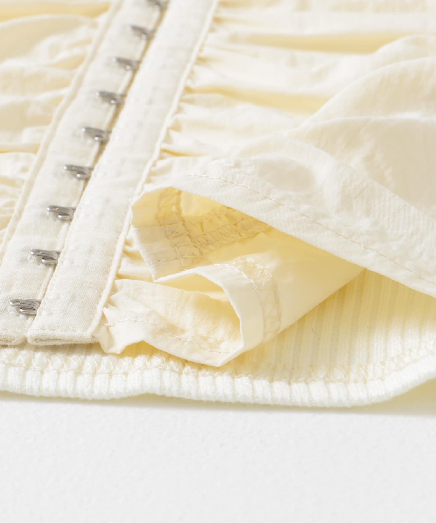 フロントホックシャーリングRIBトップス IVORY one