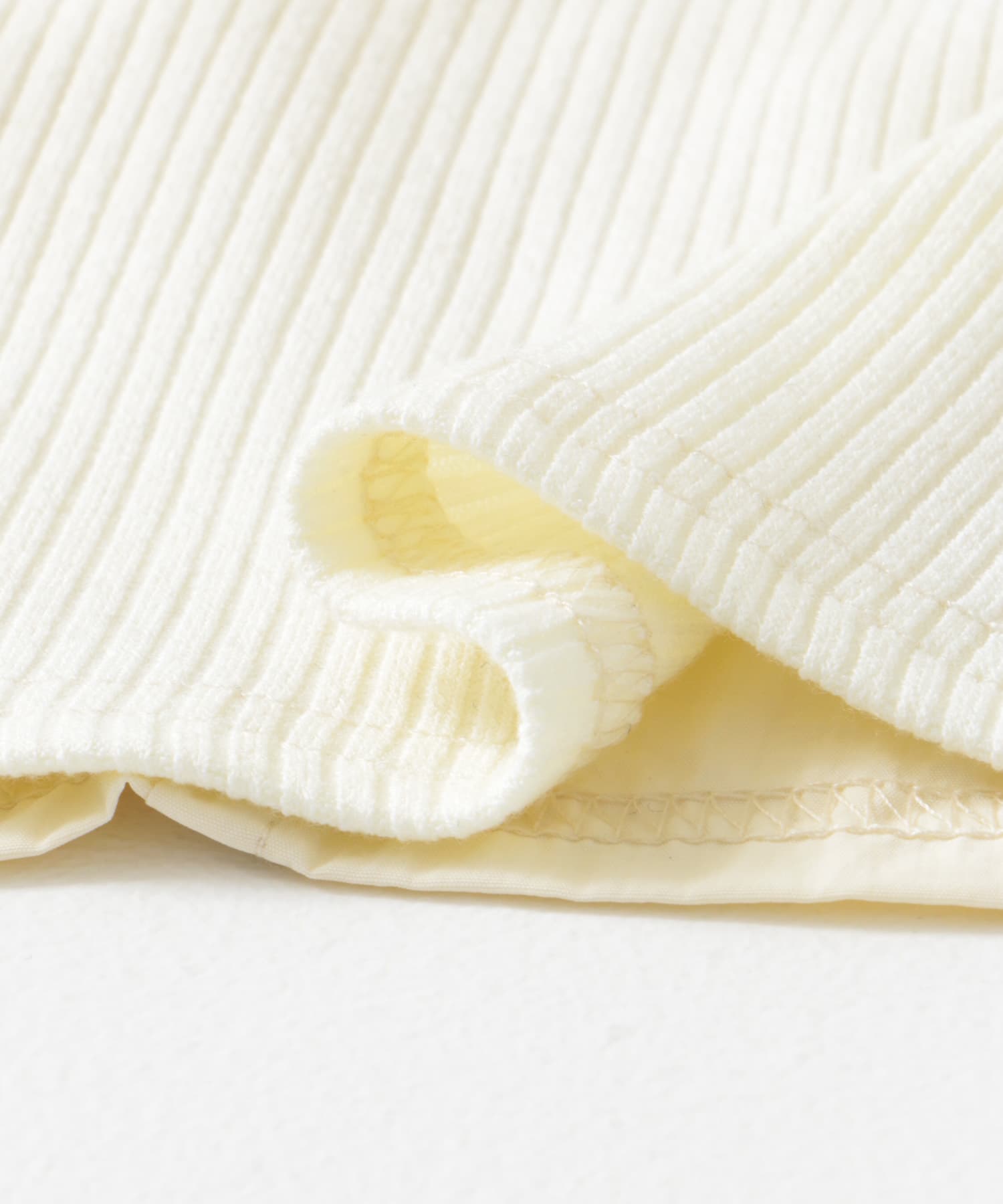 フロントホックシャーリングRIBトップス IVORY one