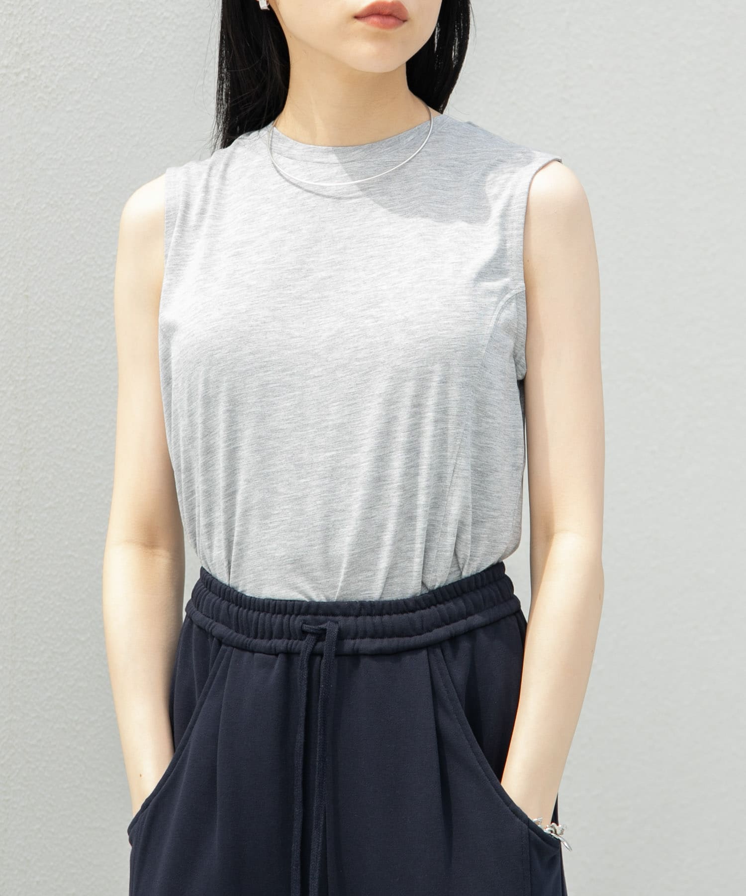 デザインステッチスリーブレスカットソー