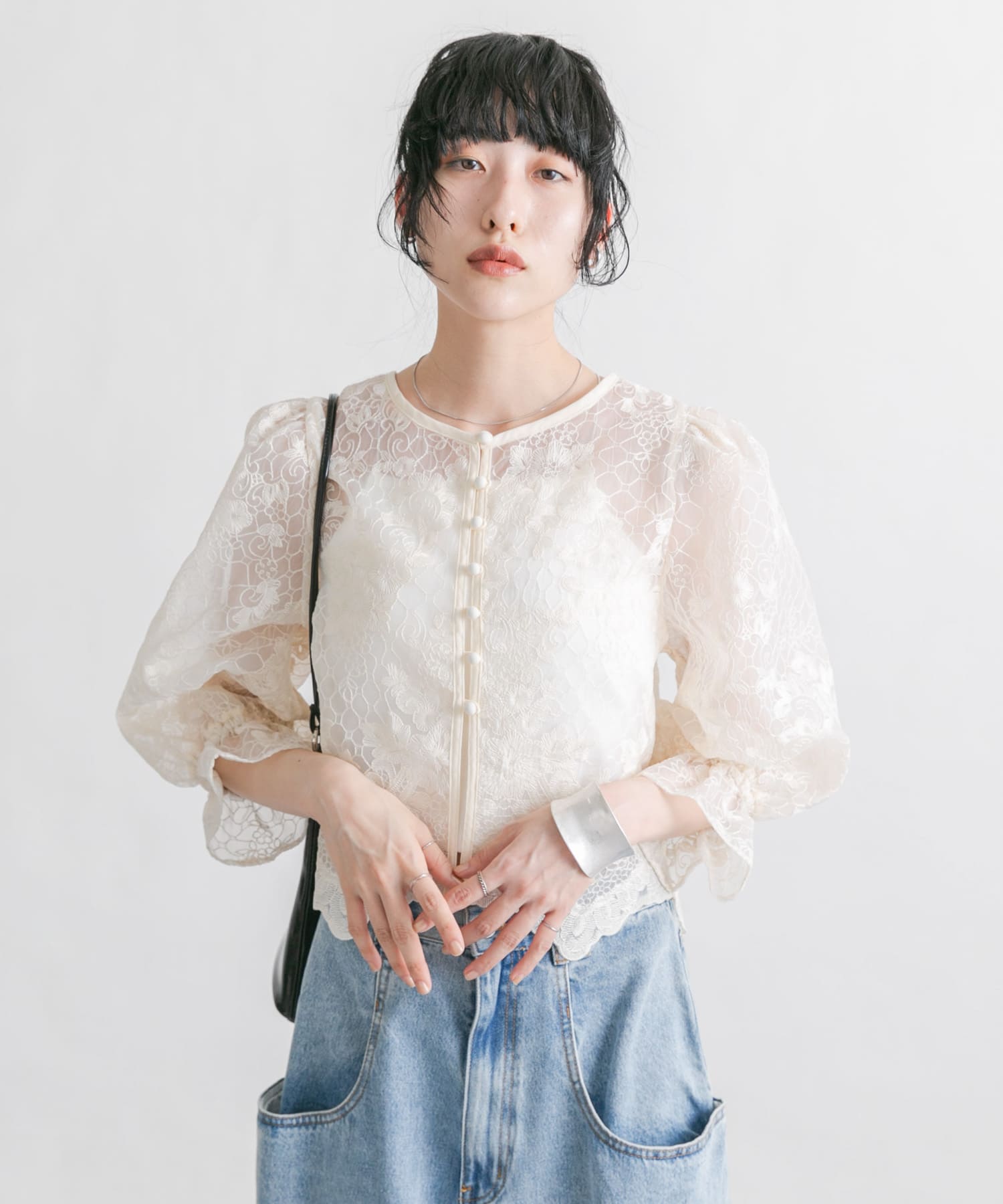 オーガンジー刺繍クロップドブラウス(one IVORY): トップス｜URBAN