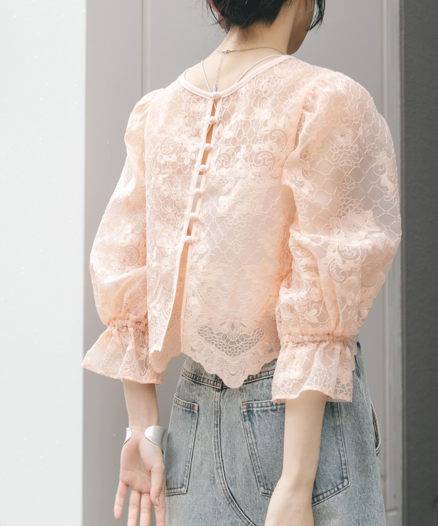 オーガンジー刺繍クロップドブラウス(one IVORY): トップス｜URBAN 