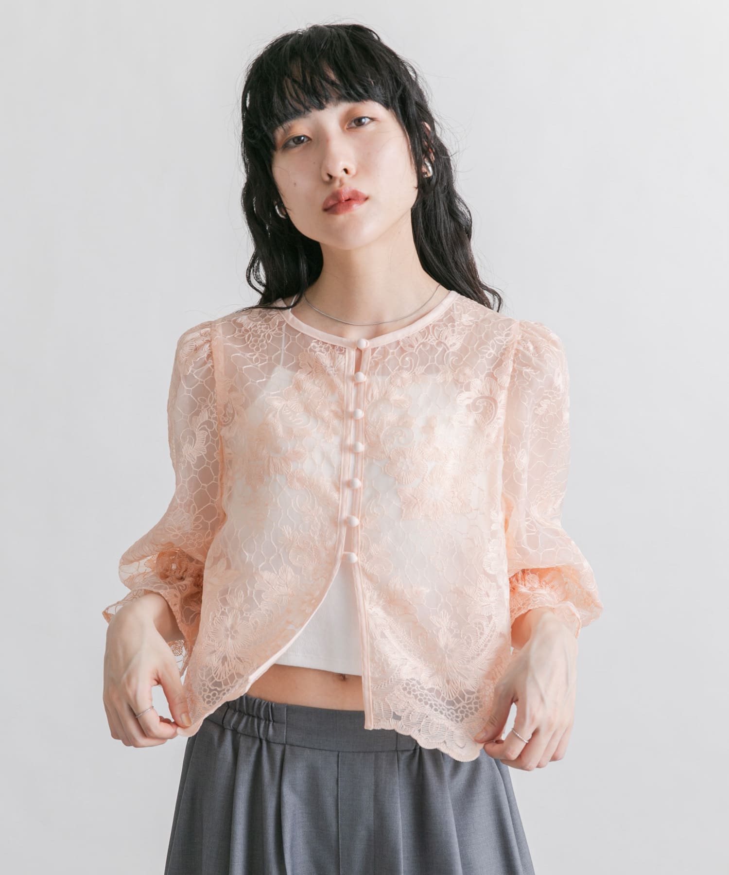 オーガンジー刺繍クロップドブラウス(one IVORY): トップス｜URBAN