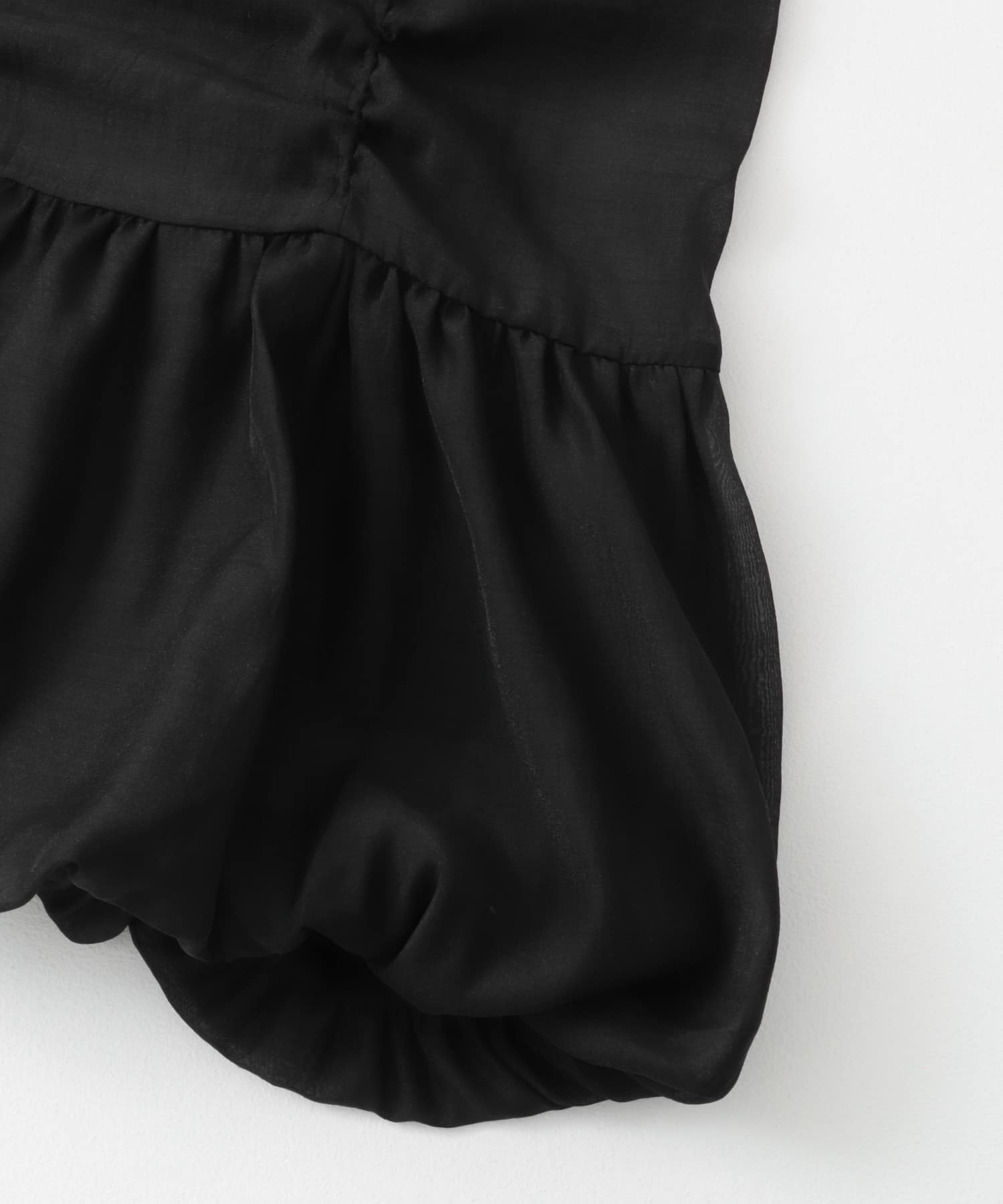 ドロストバルーンスリーブレストップス BLACK one