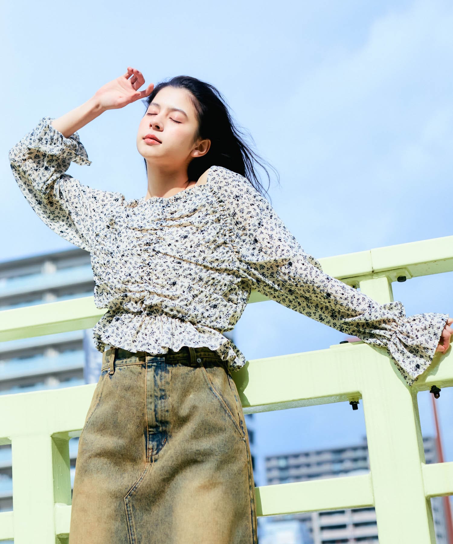 フラワープリントビスチェブラウス