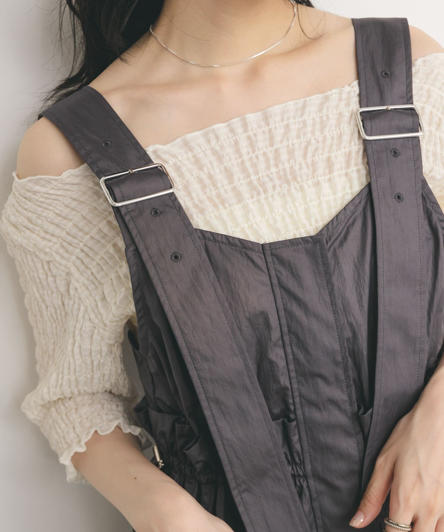 コンパクトシャーリングブラウス