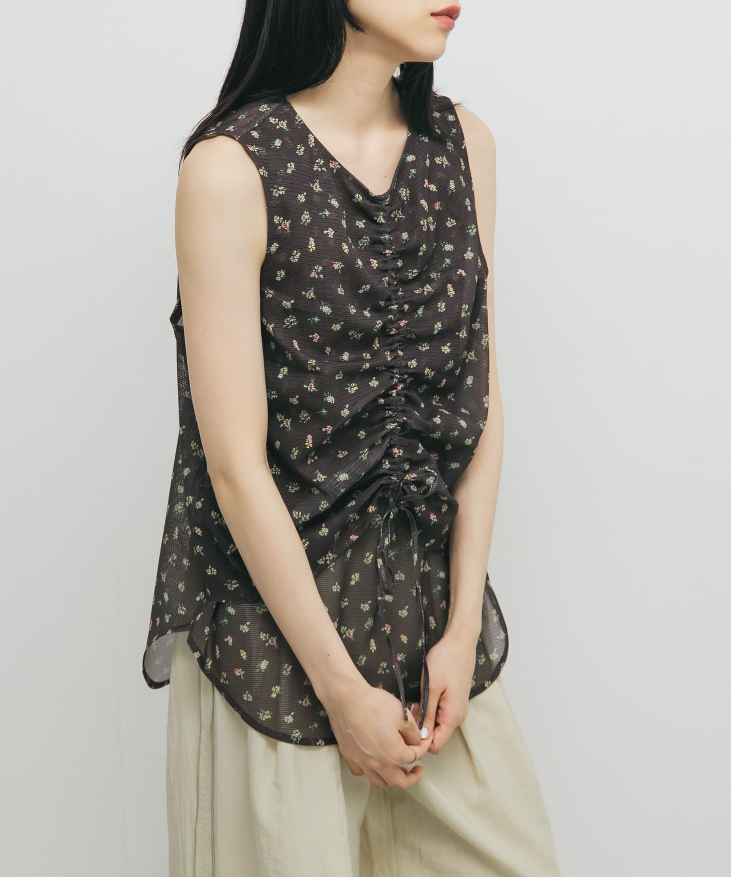 フラワープリントメッシュトップス