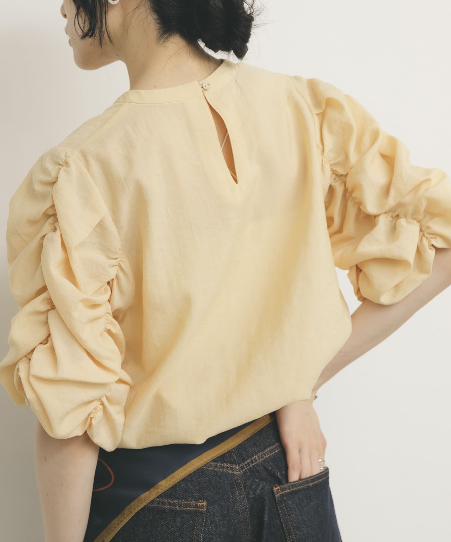 シャーリングスリーブブラウス