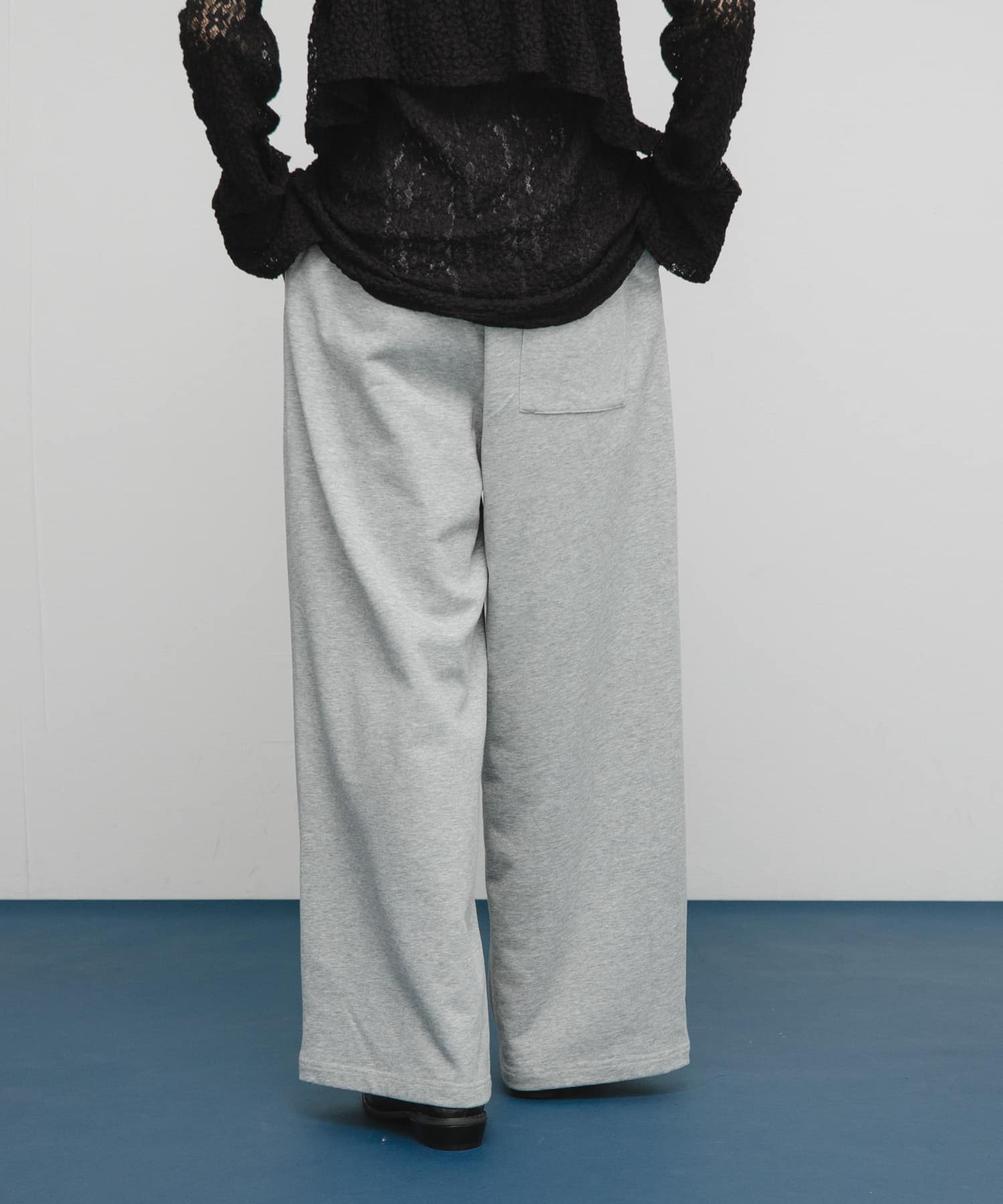 TOP GRAY