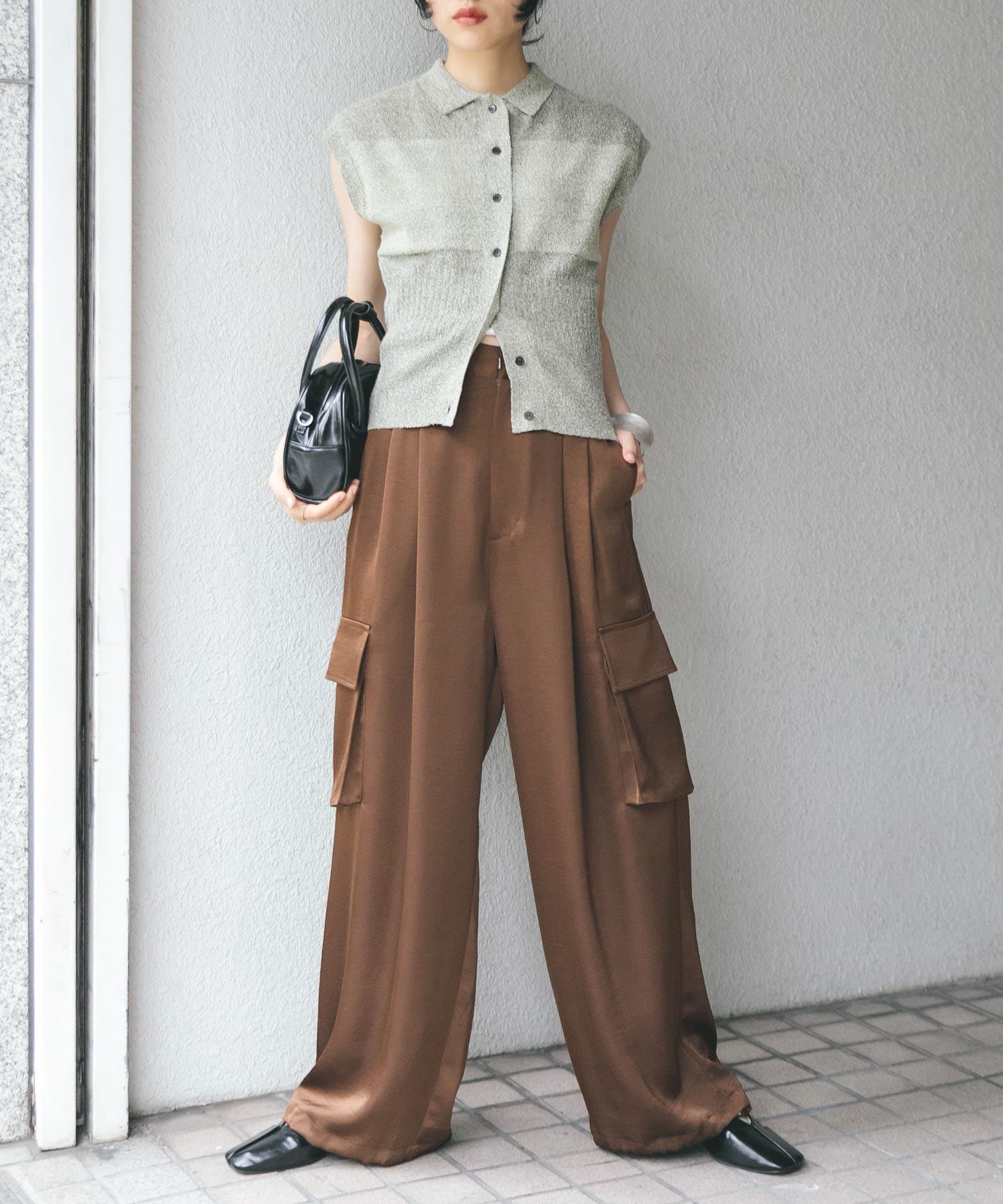 サテンカーゴパンツ