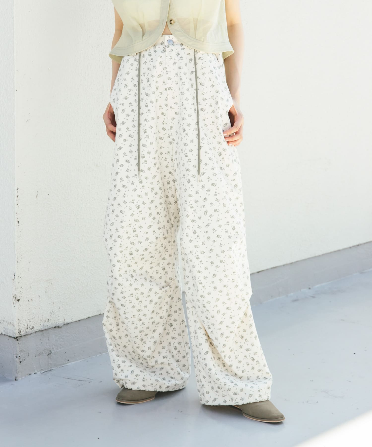 フラワープリントドロストパンツ