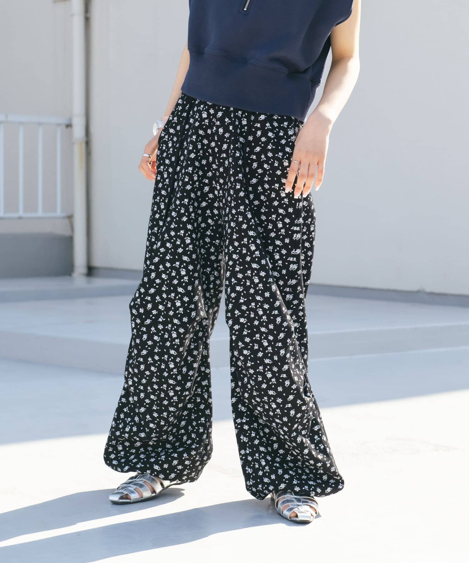フラワープリントドロストパンツ