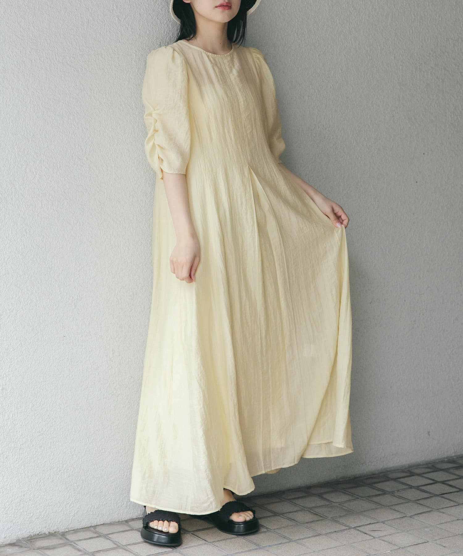 ギャザースリーブフレアワンピース