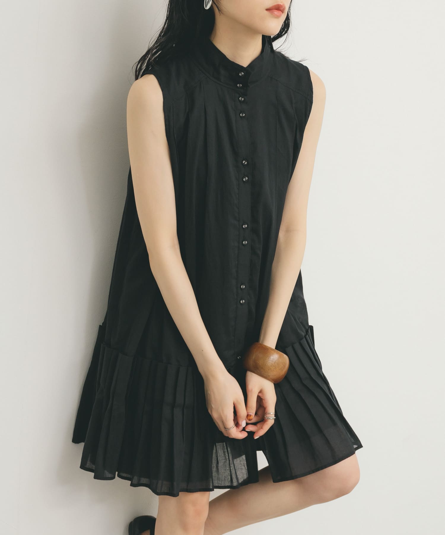 スリーブレスタックプリーツワンピース(one BLACK): ワンピース｜URBAN