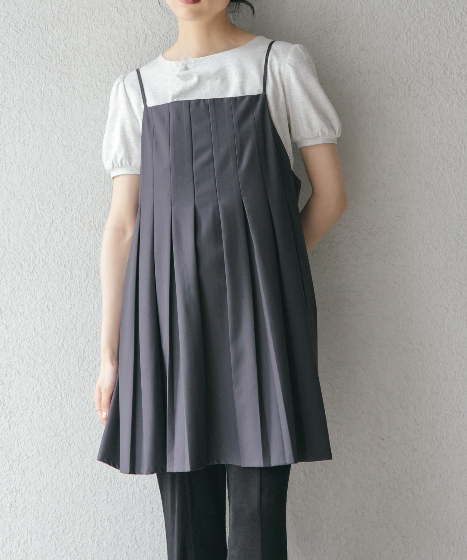 タックプリーツミニワンピース