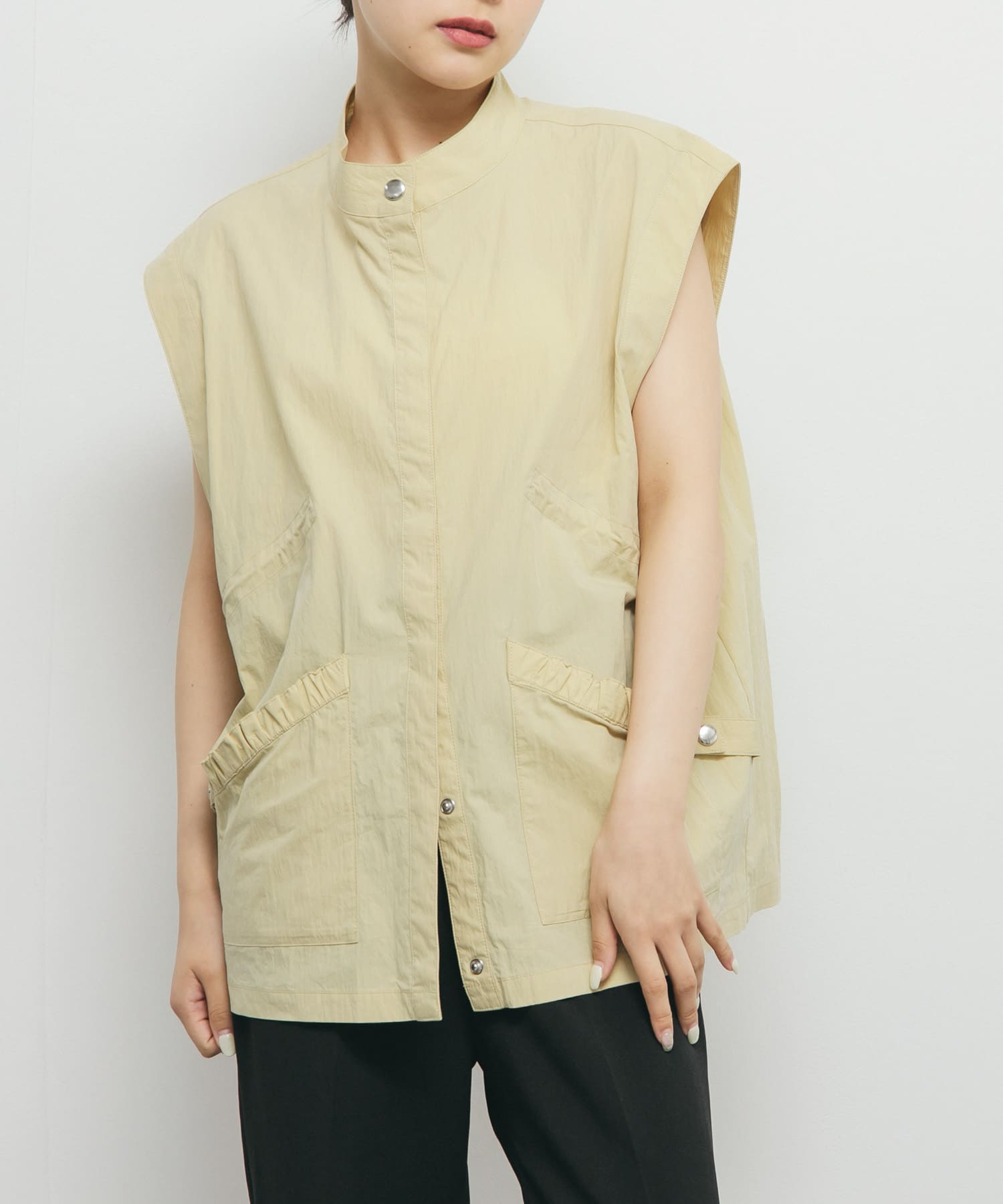 スタンドカラーベスト