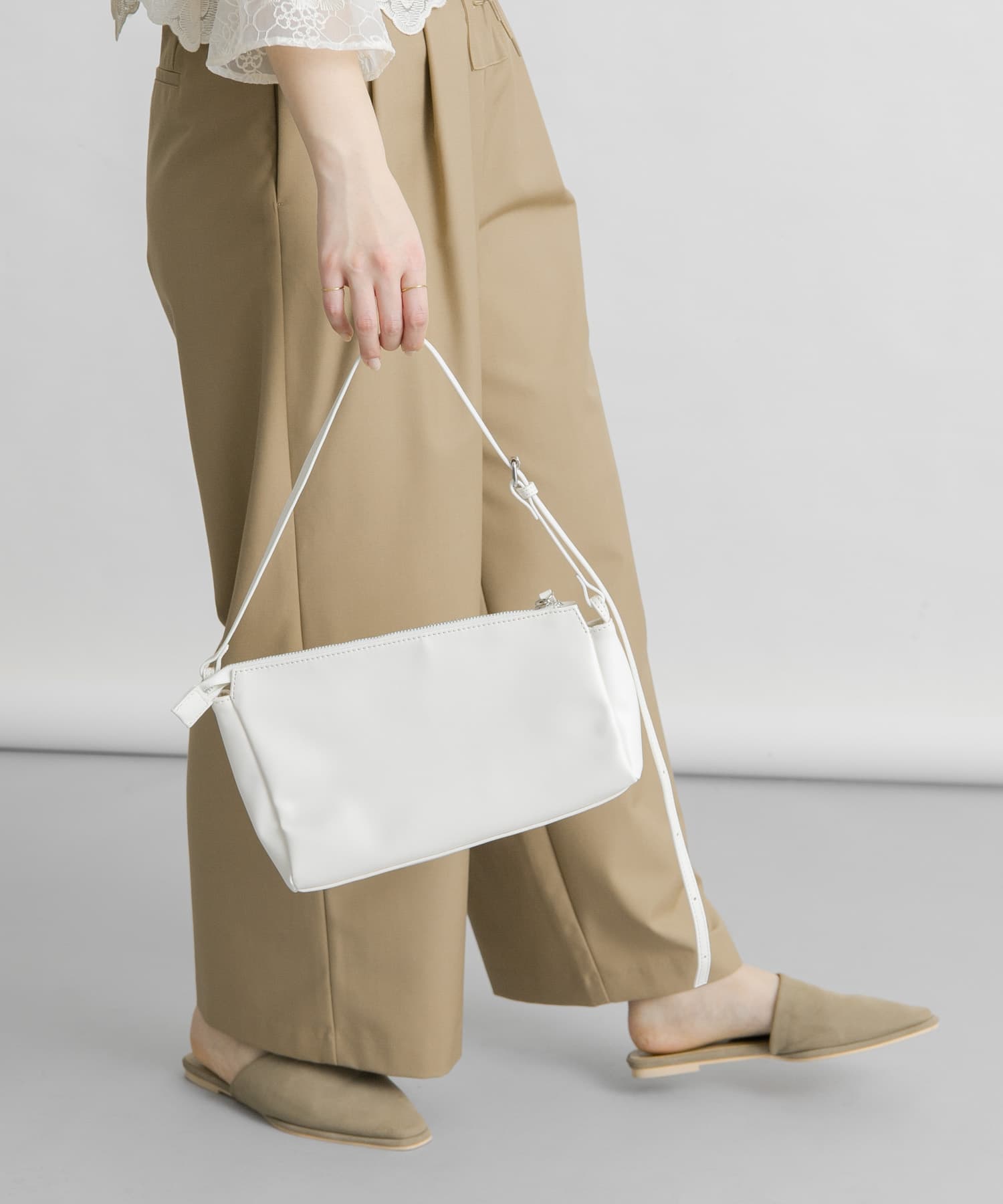 アシンメトリースリムショルダーBAG IVORY one