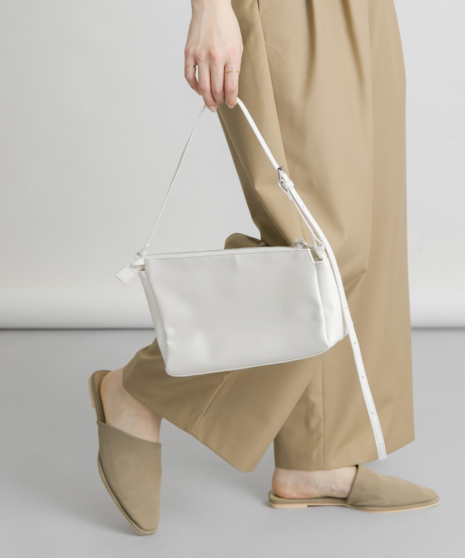 アシンメトリースリムショルダーBAG IVORY one