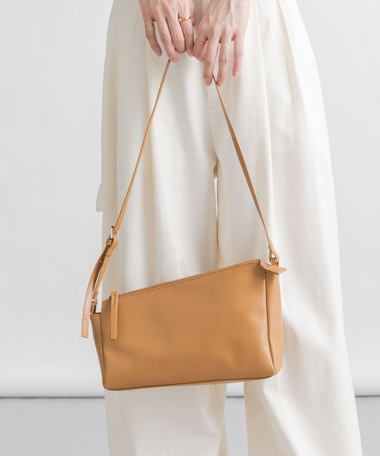 アシンメトリースリムショルダーBAG CAMEL one