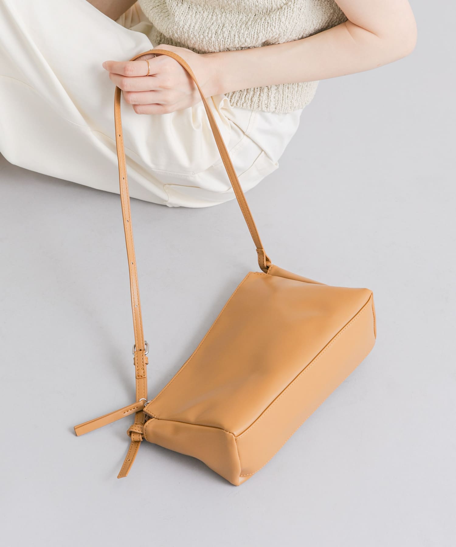 アシンメトリースリムショルダーBAG CAMEL one