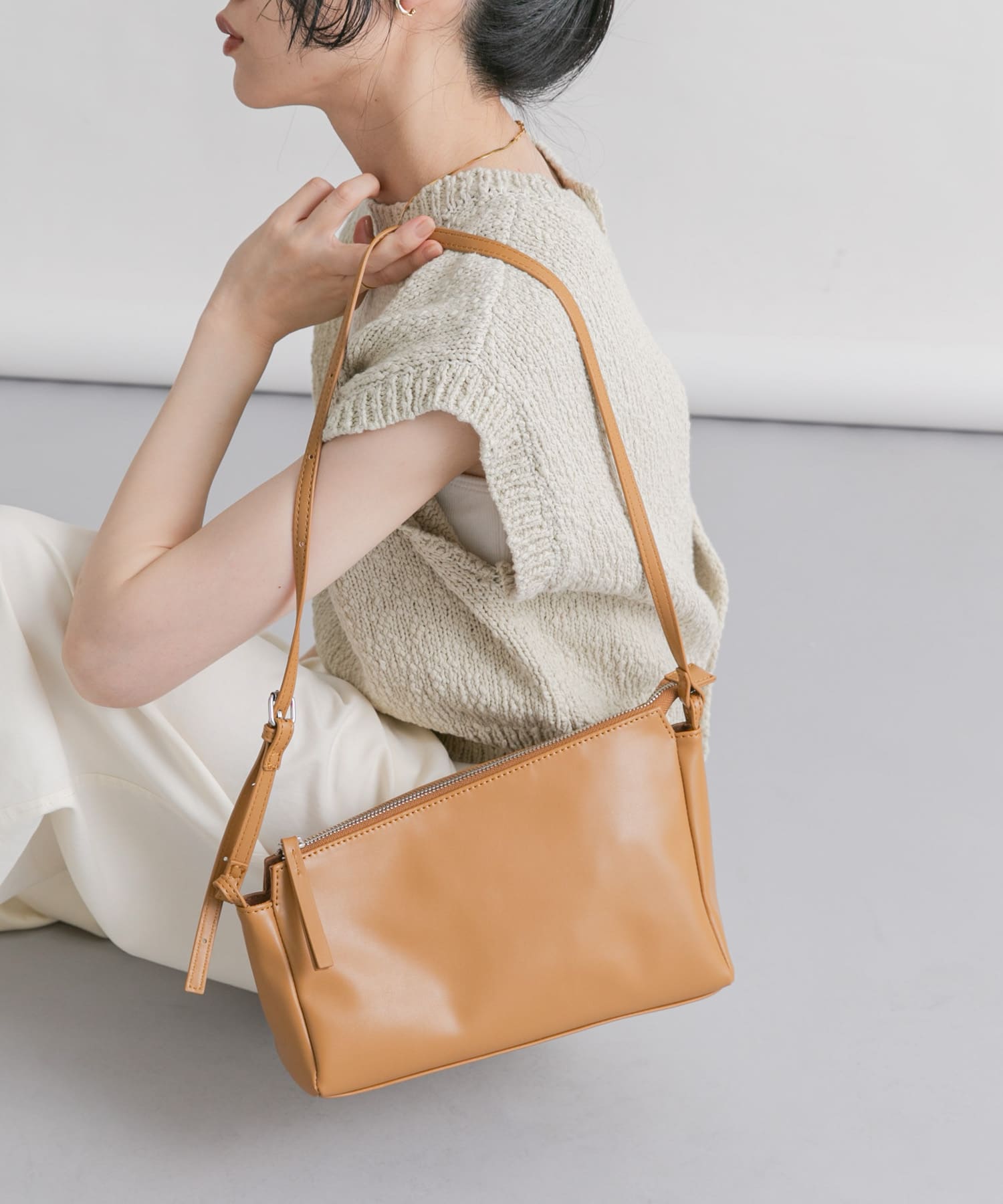 アシンメトリースリムショルダーBAG CAMEL one