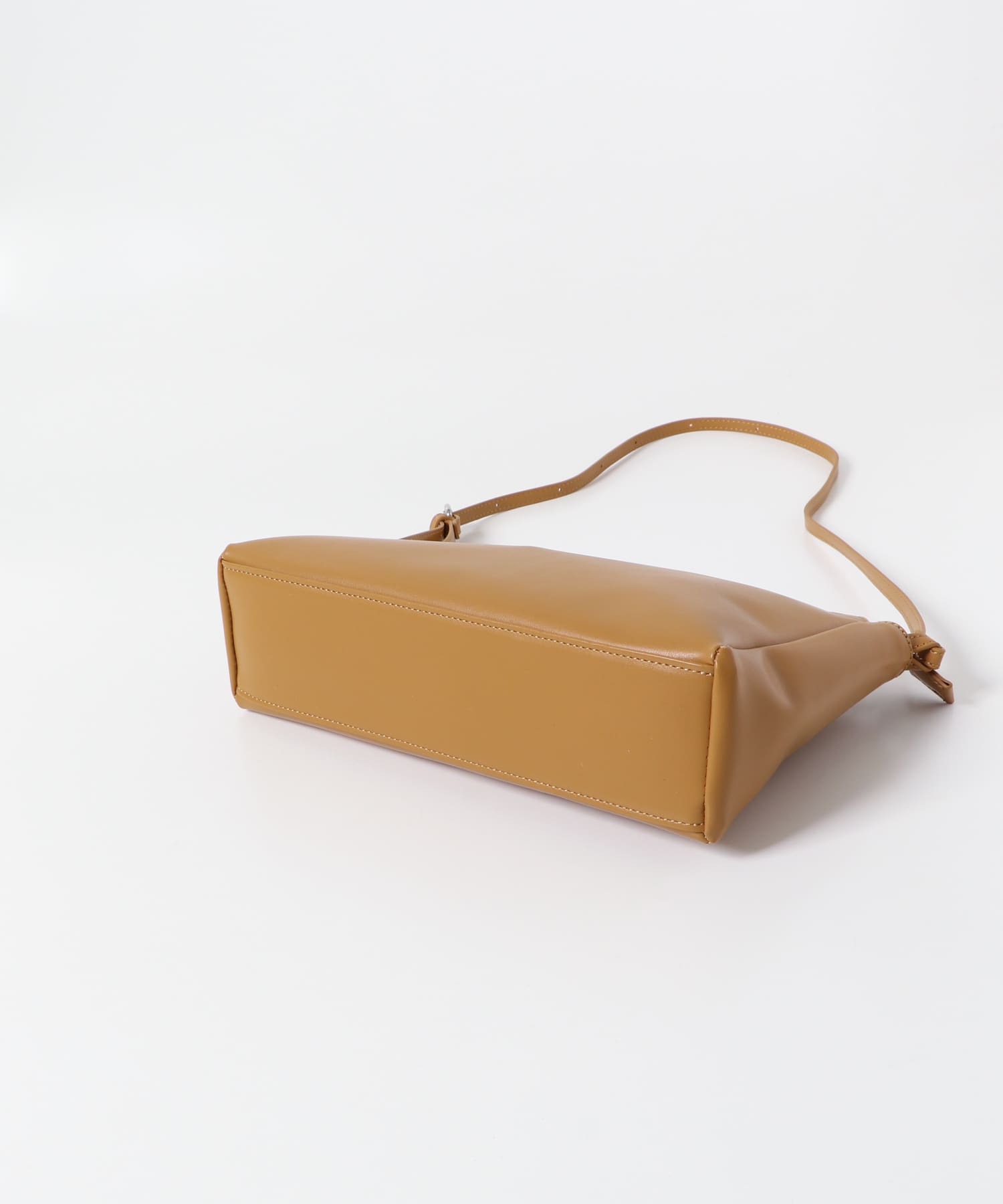 アシンメトリースリムショルダーBAG CAMEL one