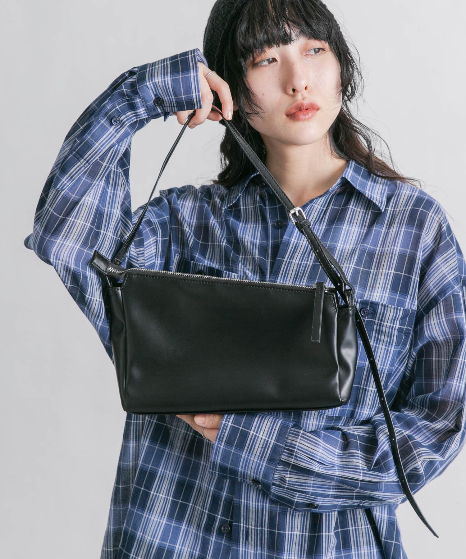 アシンメトリースリムショルダーBAG BLACK one