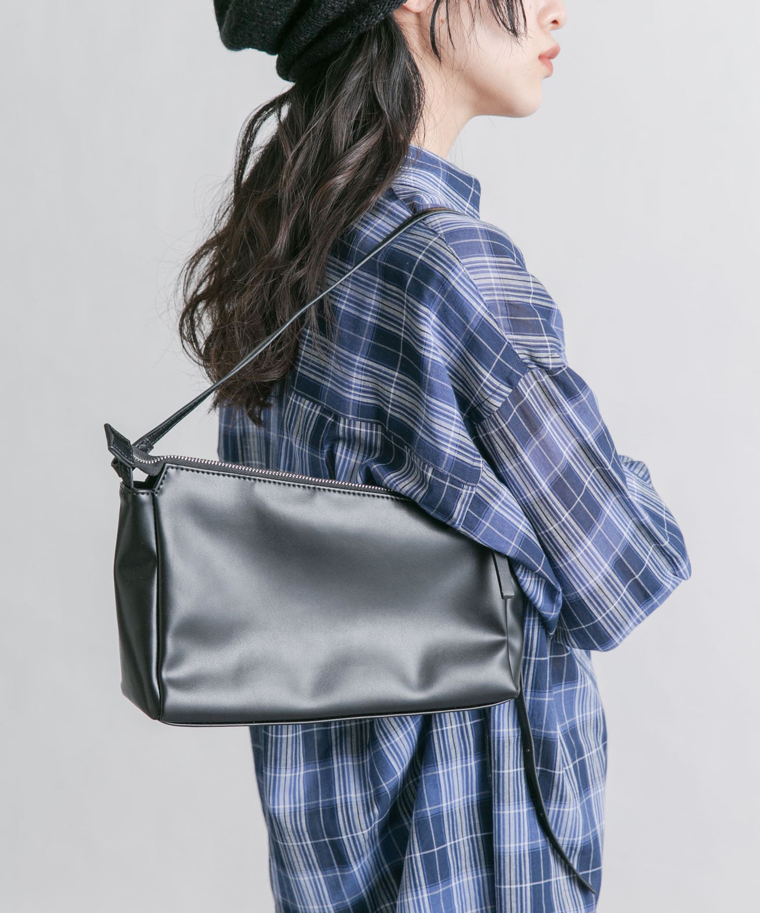アシンメトリースリムショルダーBAG BLACK one
