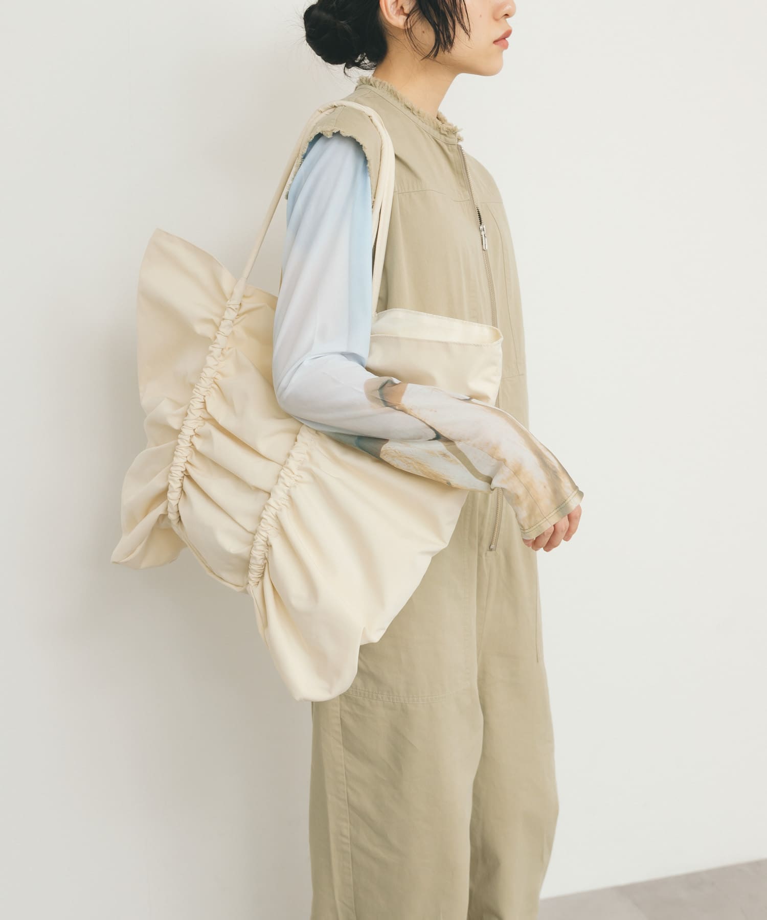 ビッグショルダーギャザーBAG IVORY one