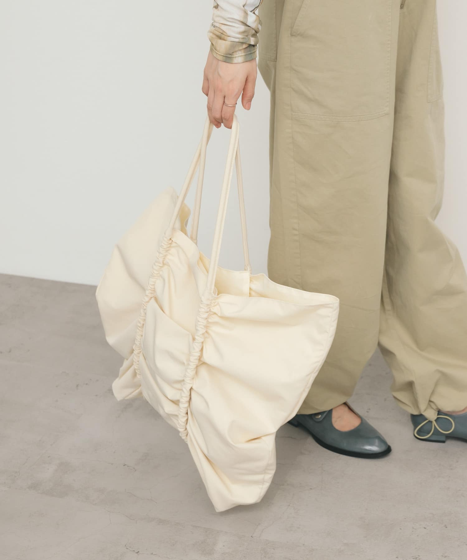 ビッグショルダーギャザーBAG IVORY one