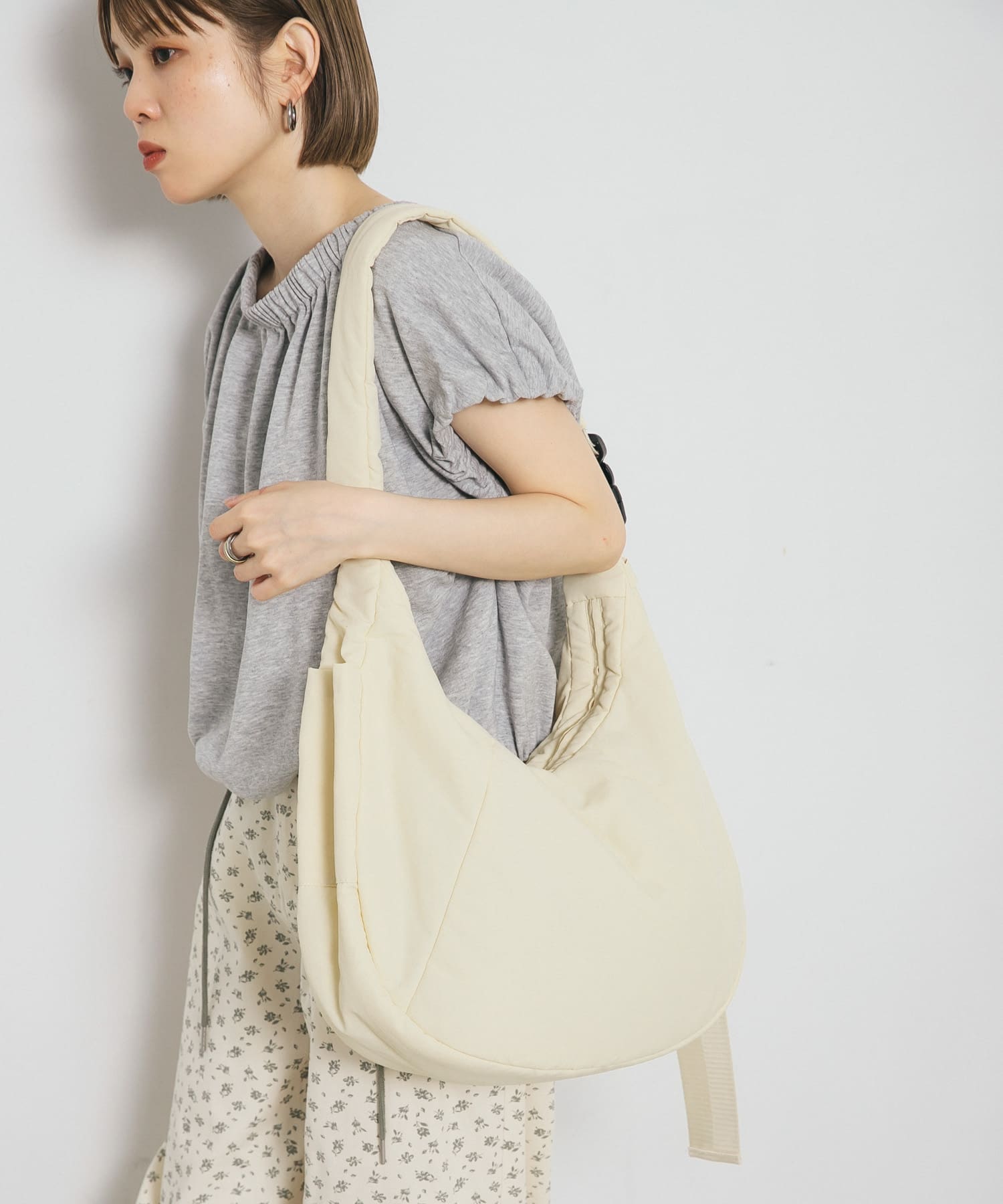 パファーナイロンBAG IVORY one