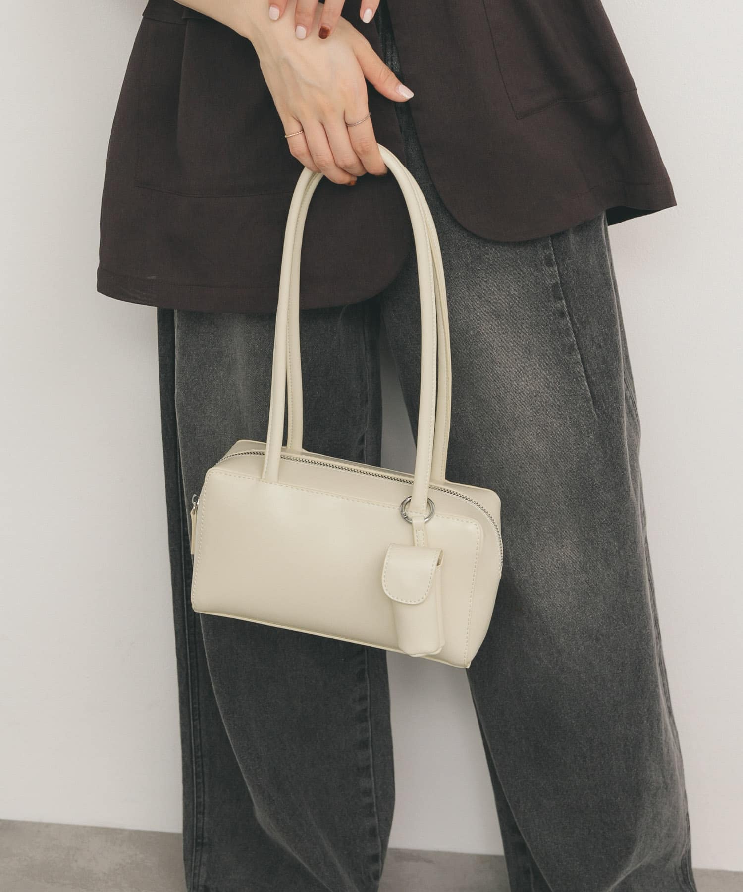 リップケース付きショルダーBAG IVORY one