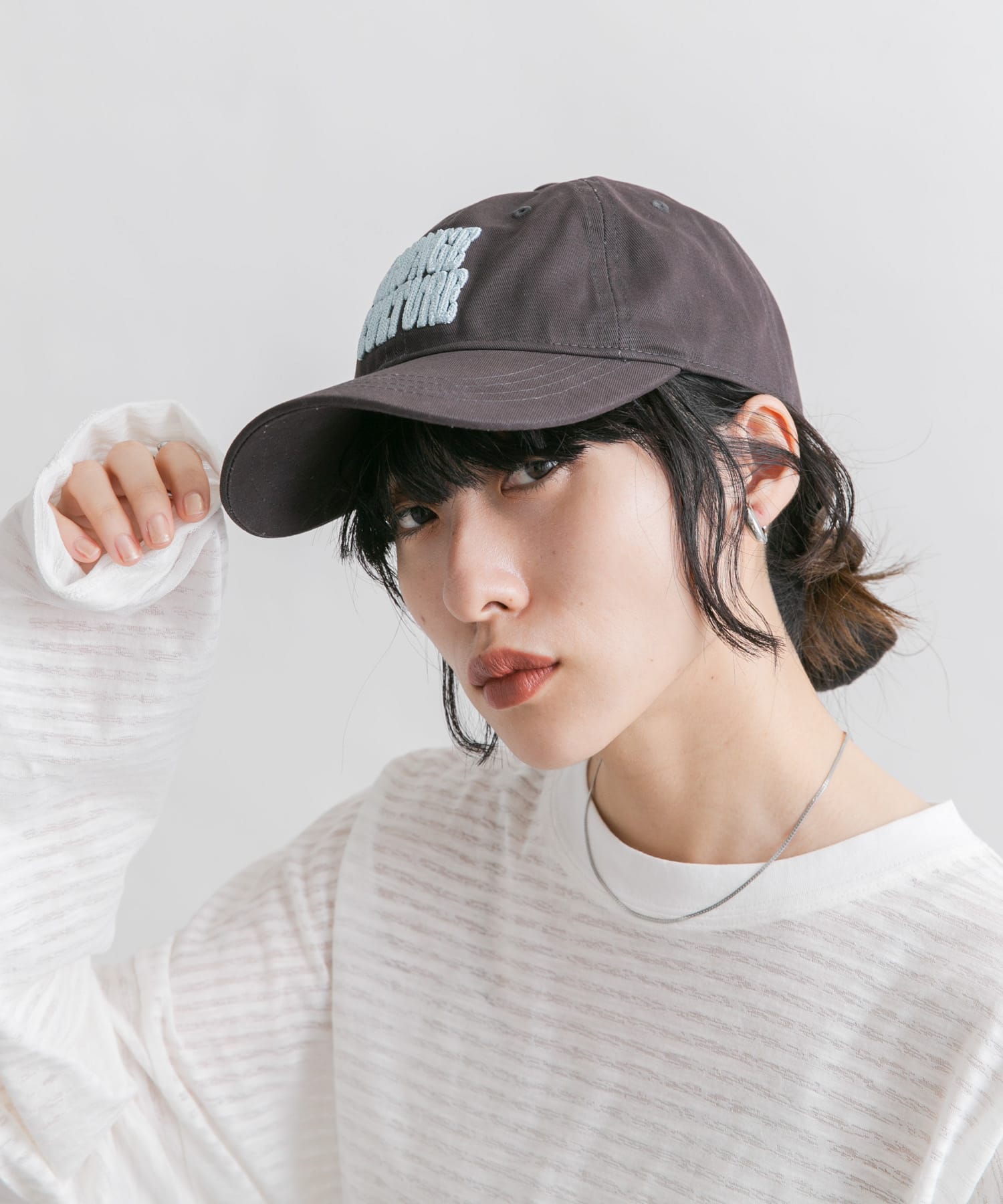 チェーンステッチエンブロイダリーCAP CHARCOAL one