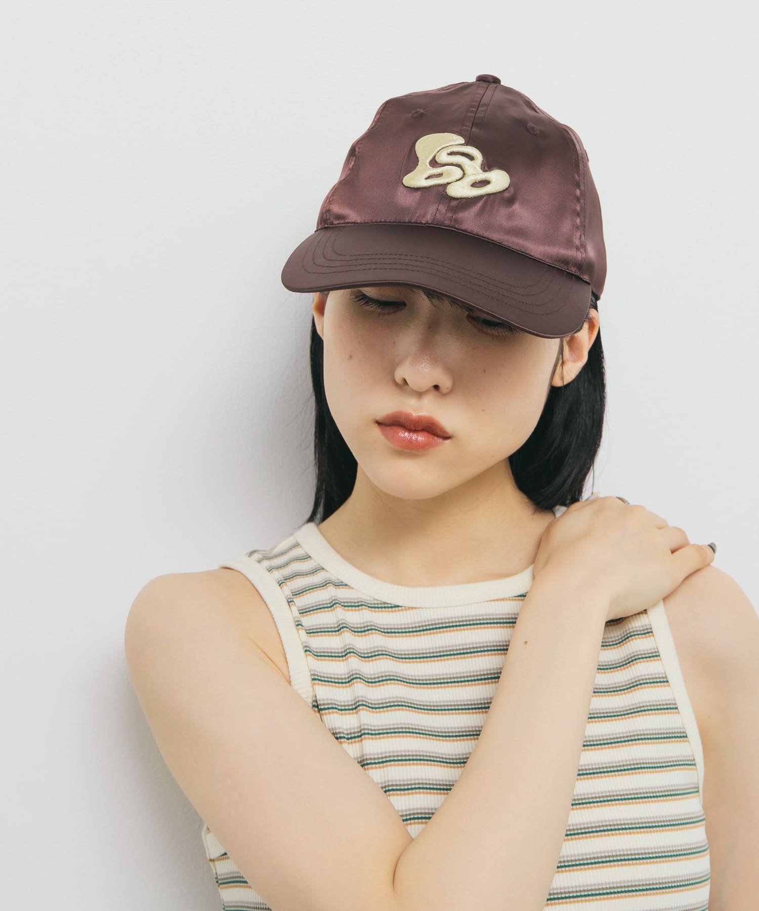 プランプエンブロイダリーサテンCAP BROWN one