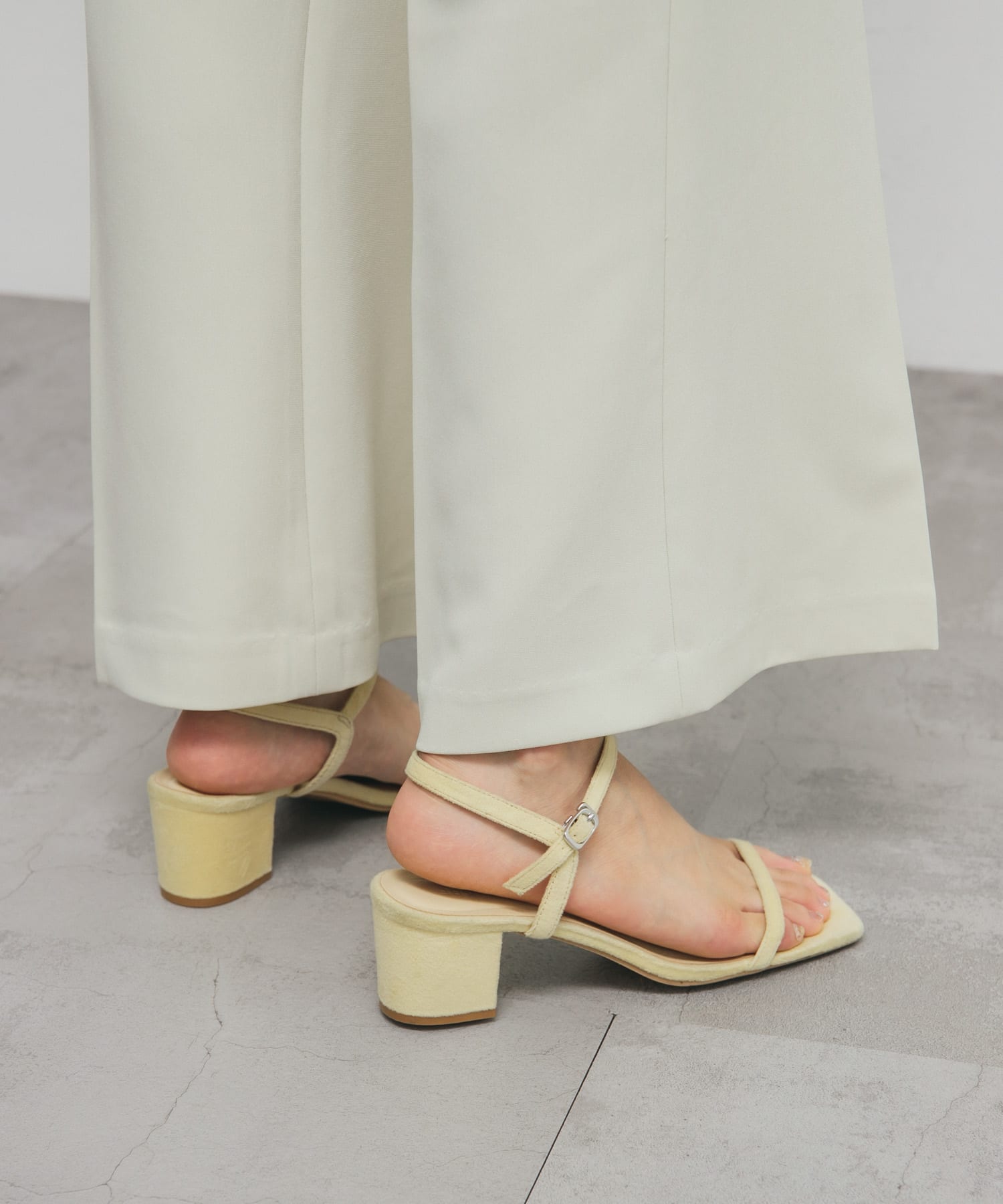 スリムストラップサンダル