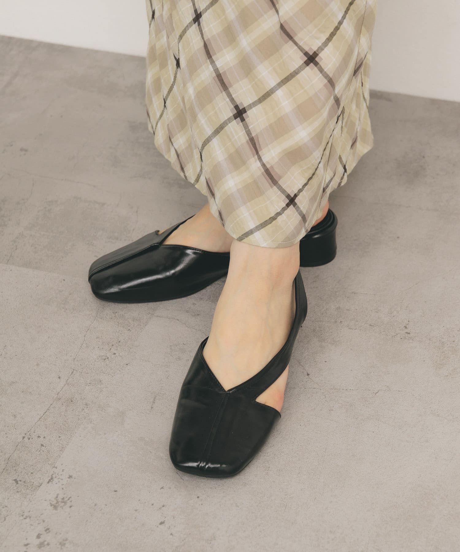 アシンメトリーストラップパンプス BLACK 36
