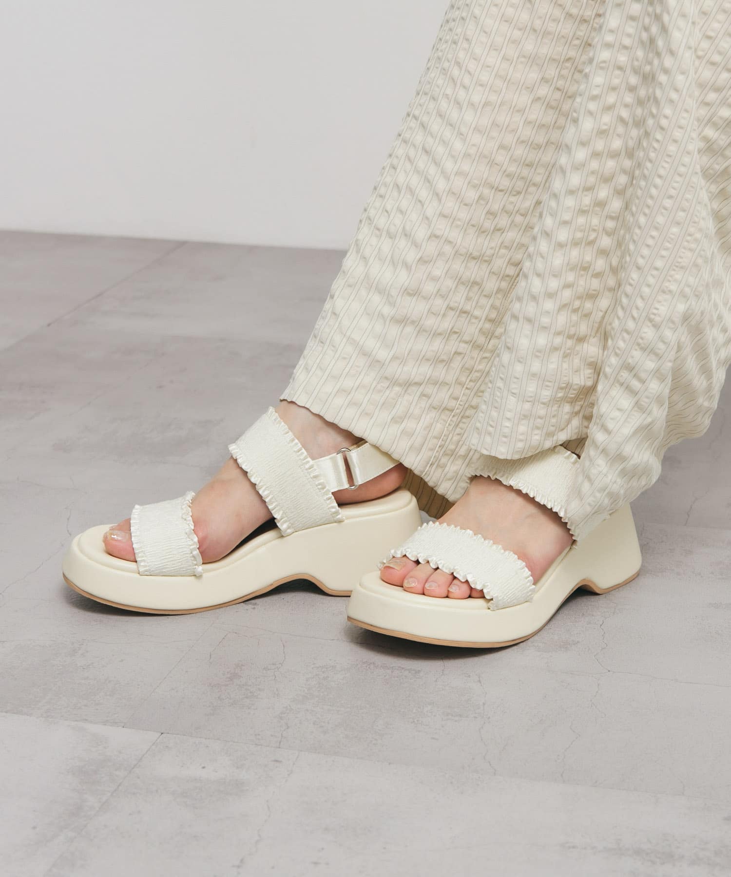 シャーリングベルトサンダル CREAM 36
